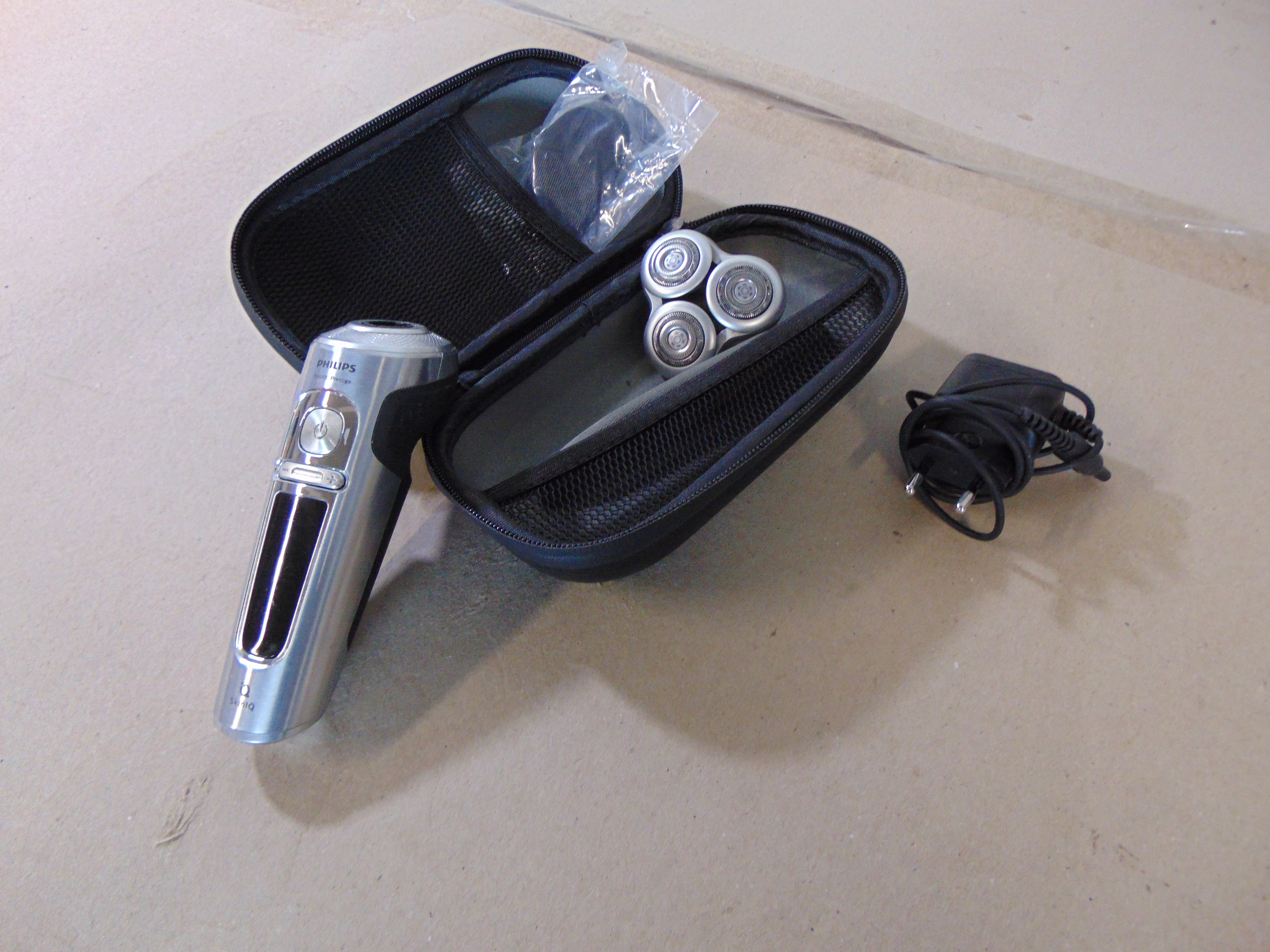 Philips Shaver S9000 Prestige SP9820/12 Scheerapparaat – foto 2 – kavel bij GSD Auctions, Zoeterwoude