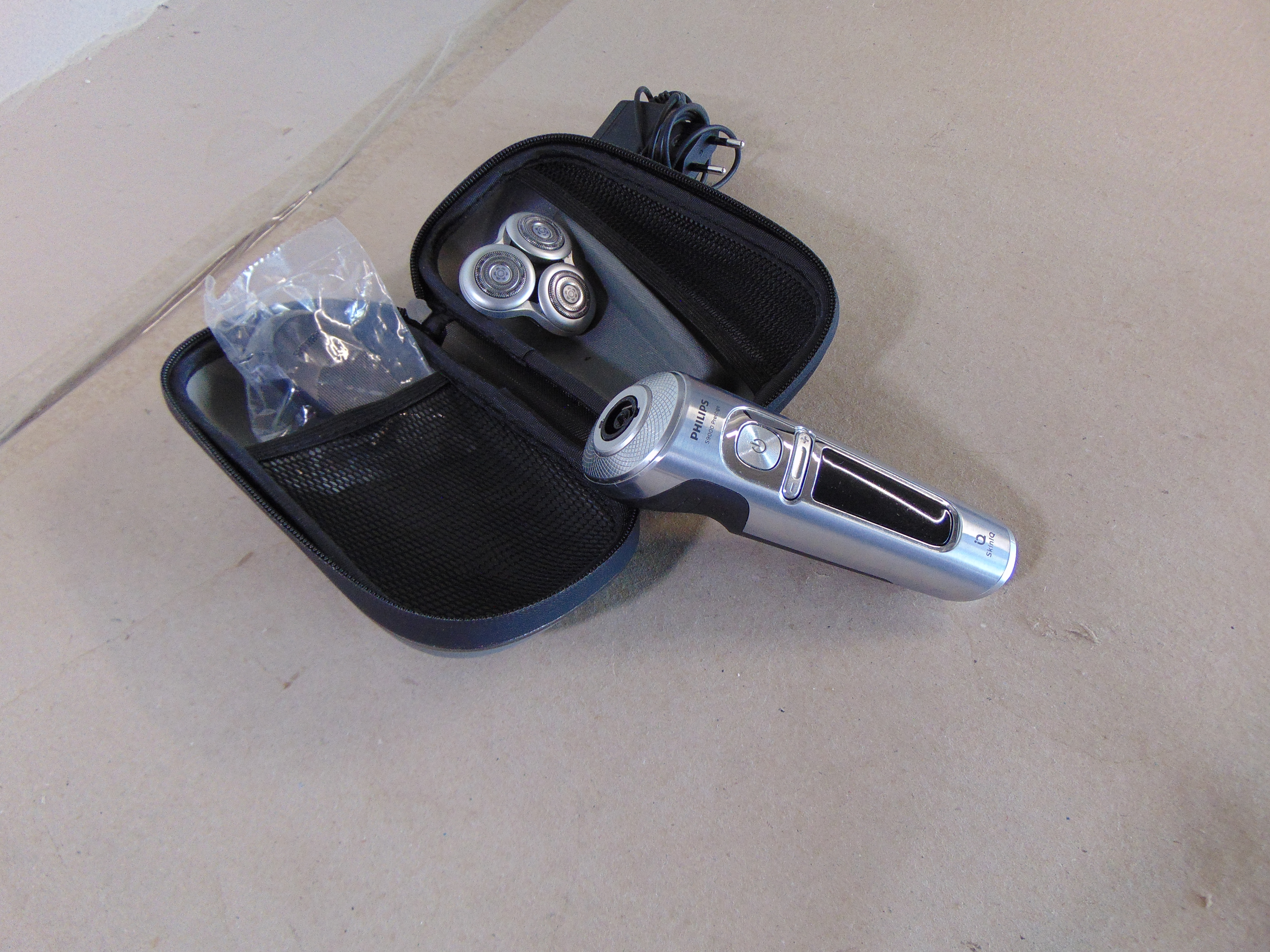 Philips Shaver S9000 Prestige SP9820/12 Scheerapparaat – foto 3 – kavel bij GSD Auctions, Zoeterwoude