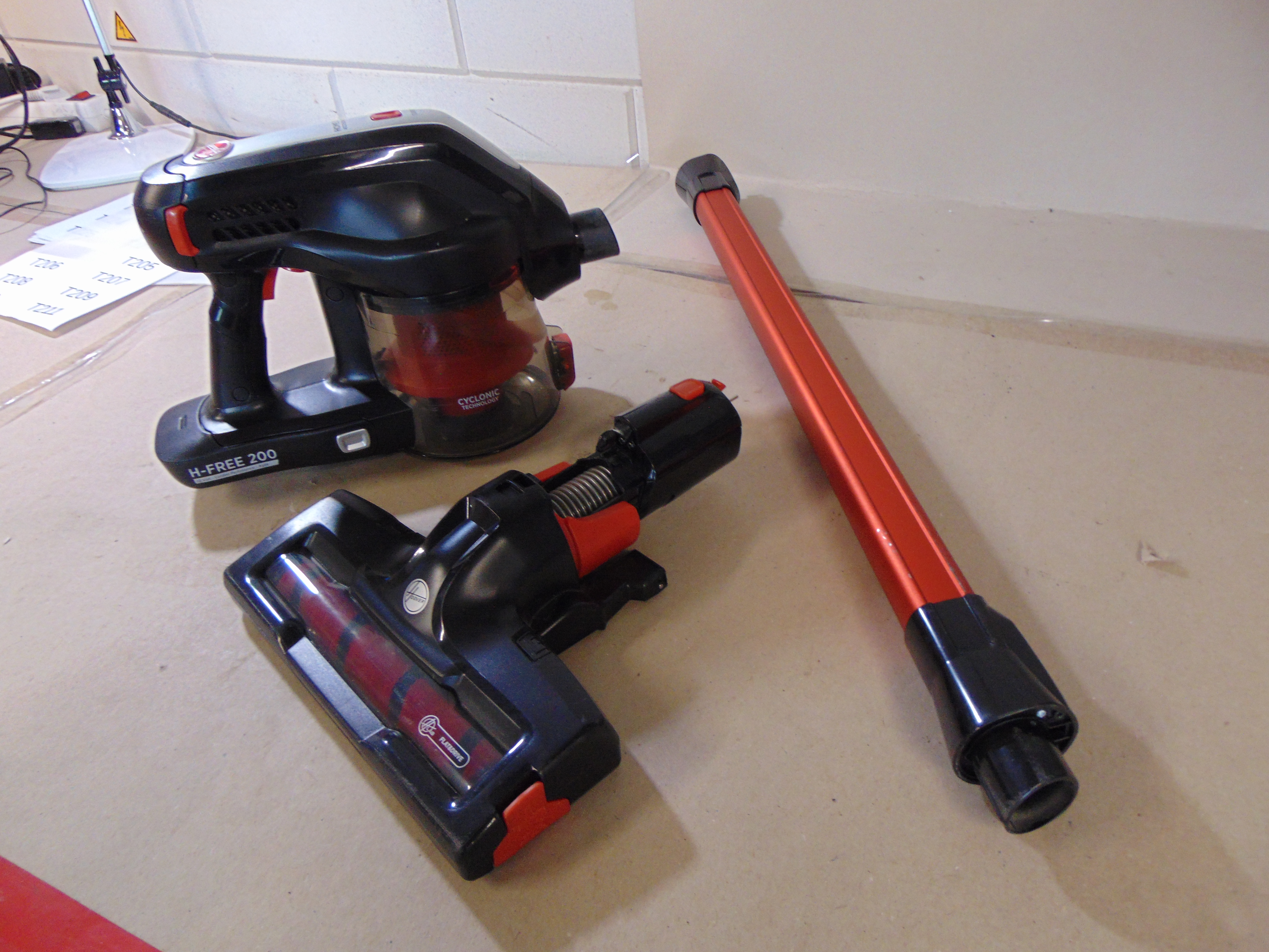 Hoover H-FREE 200 HF222AXL Steelstofzuiger – foto 2 – kavel bij GSD Auctions, Zoeterwoude