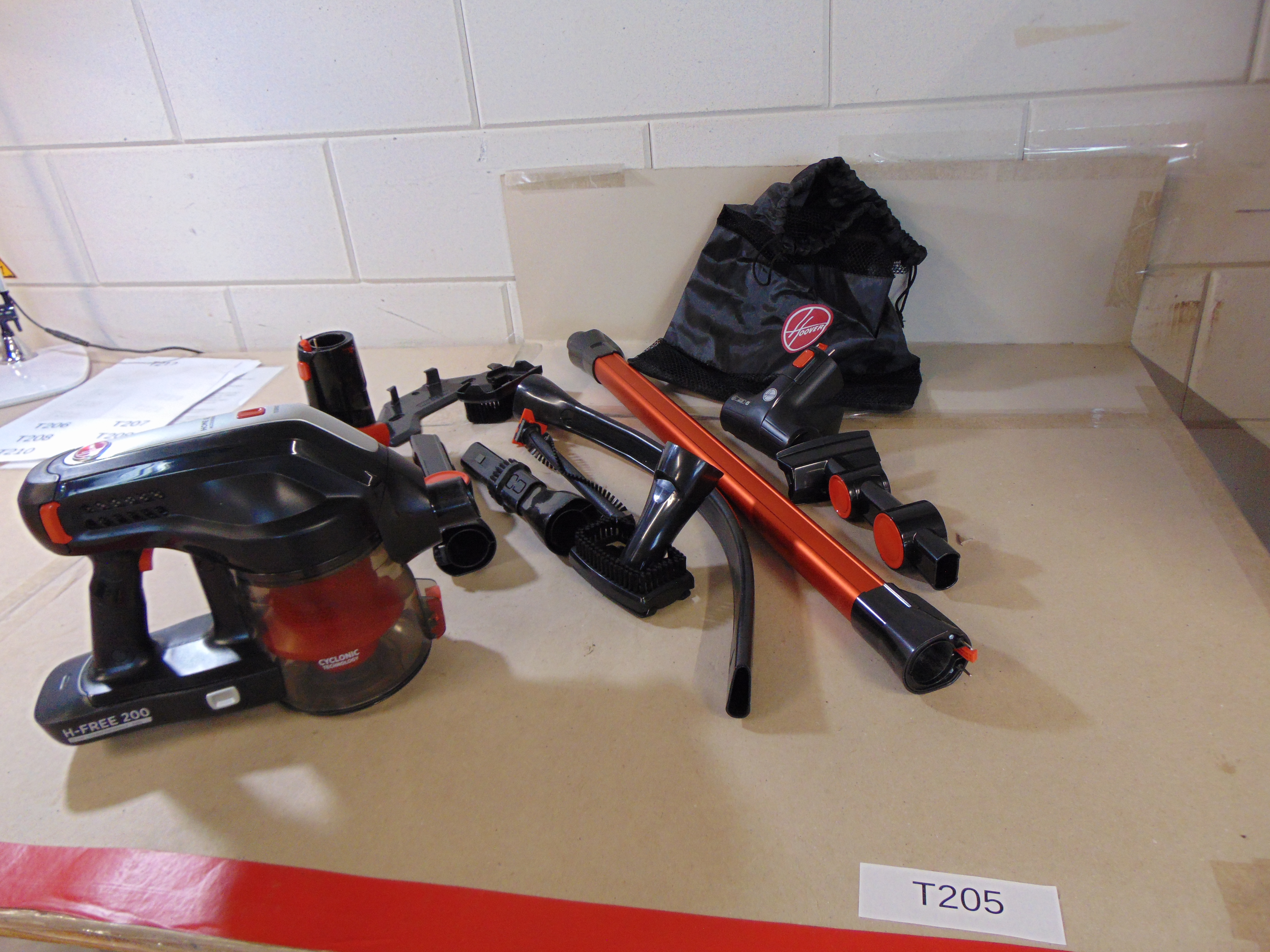 Hoover H-FREE 200 HF222AXL Steelstofzuiger – foto 2 – kavel bij GSD Auctions, Zoeterwoude