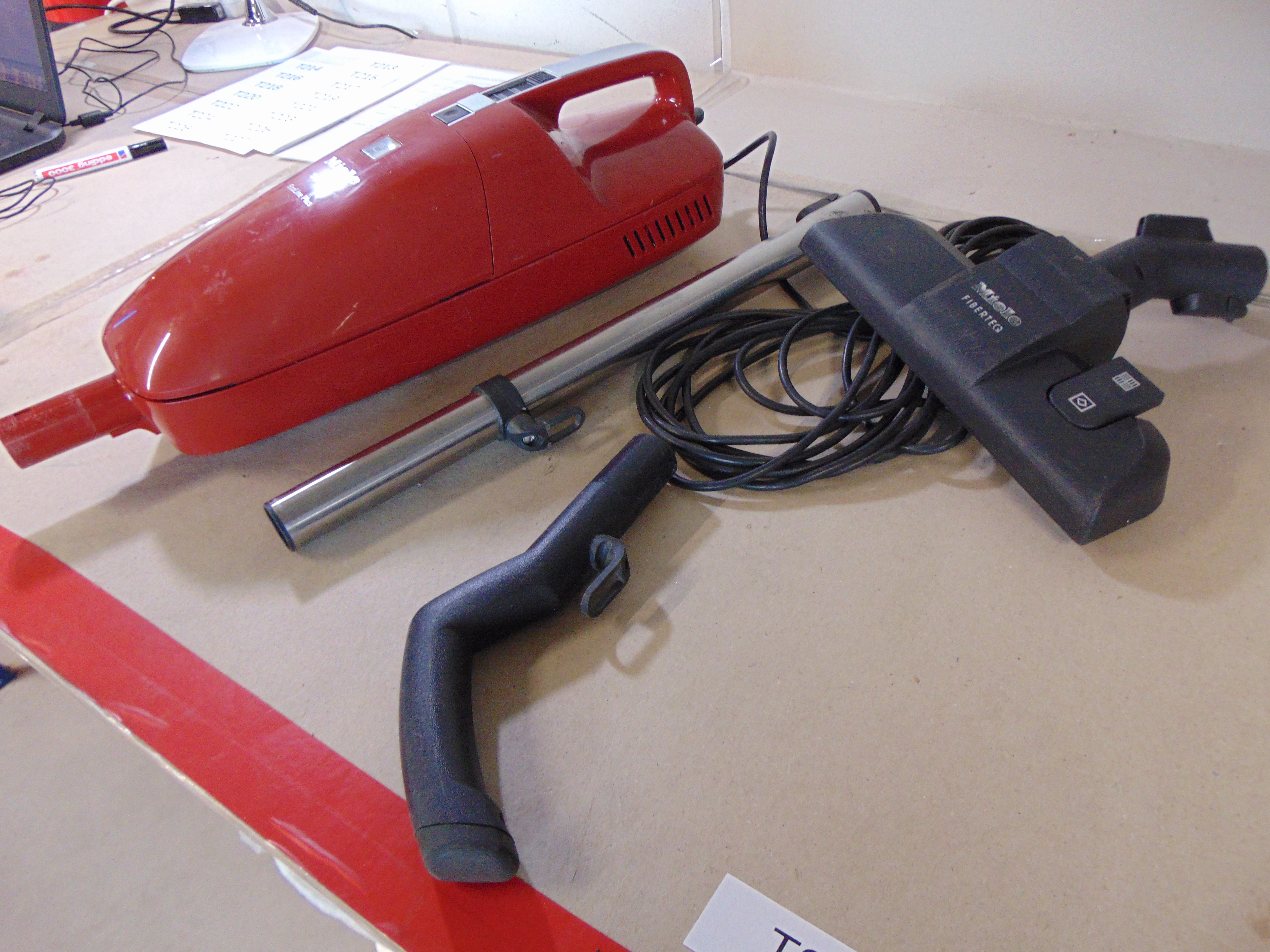 Miele Swing H1 Steelstofzuiger met snoer – foto 2 – kavel bij GSD Auctions, Zoeterwoude