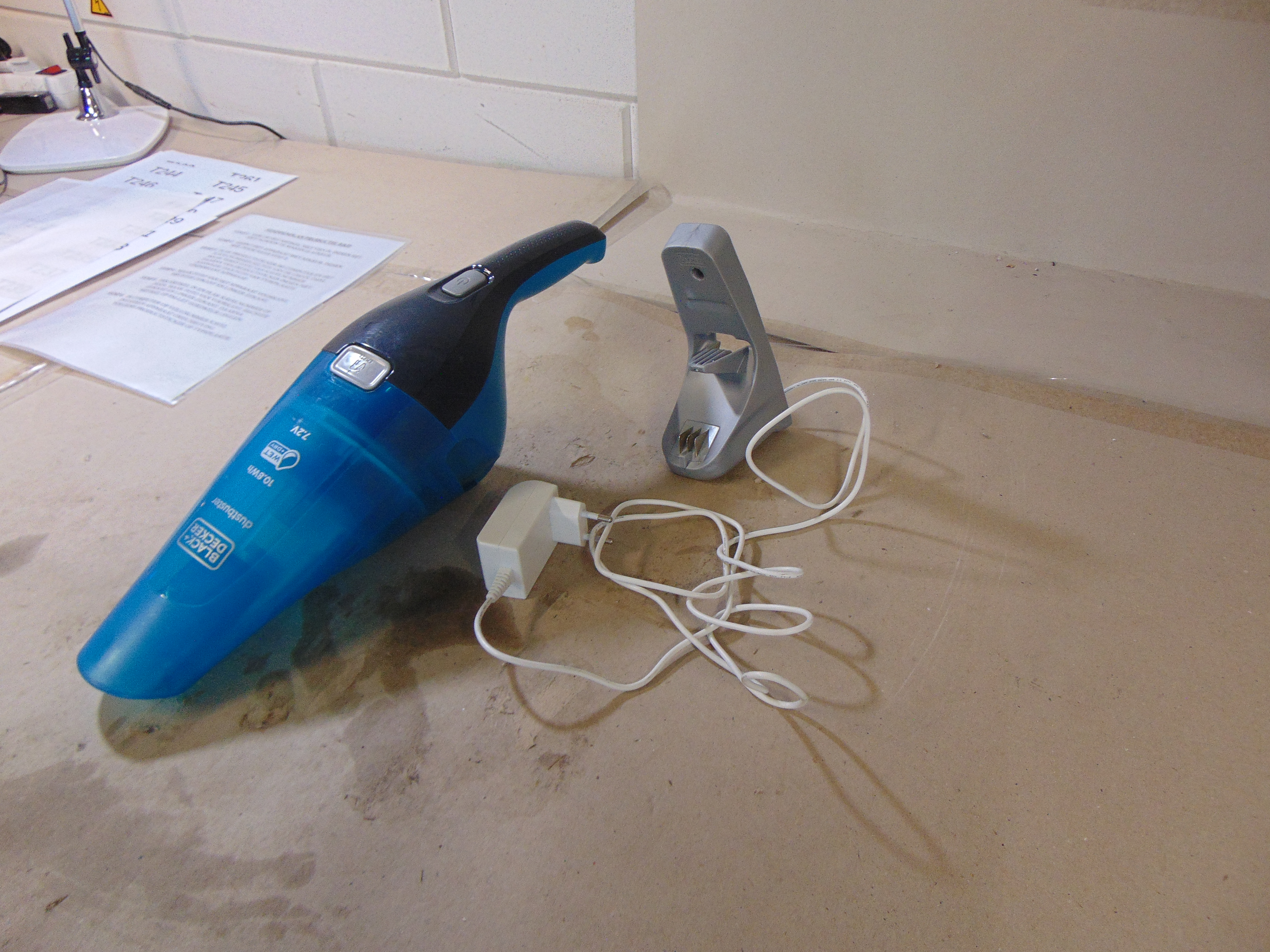 Black&Decker WDC215WA Kruimeldief – foto 2 – kavel bij GSD Auctions, Zoeterwoude