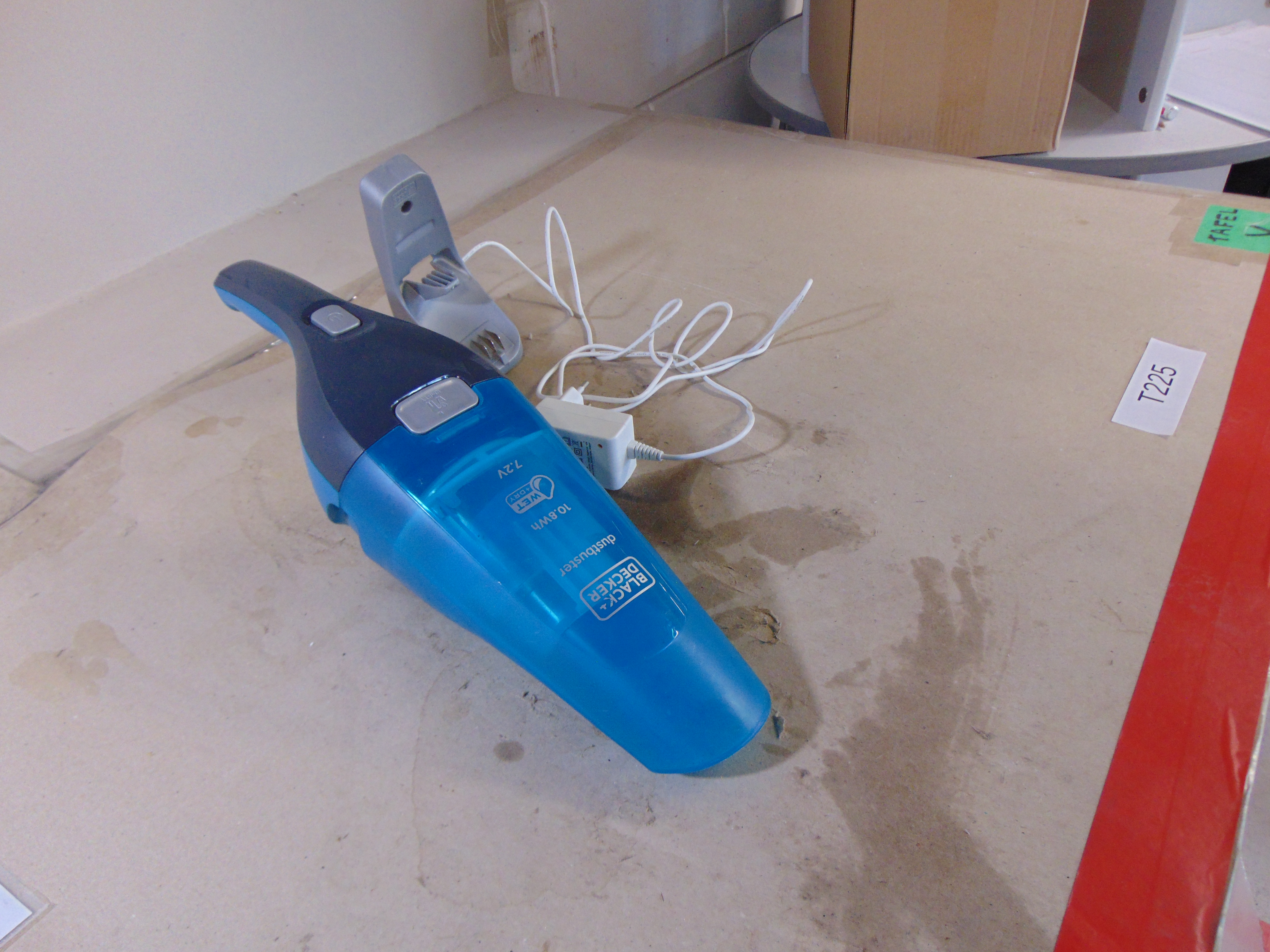 Black&Decker WDC215WA Kruimeldief – foto 3 – kavel bij GSD Auctions, Zoeterwoude