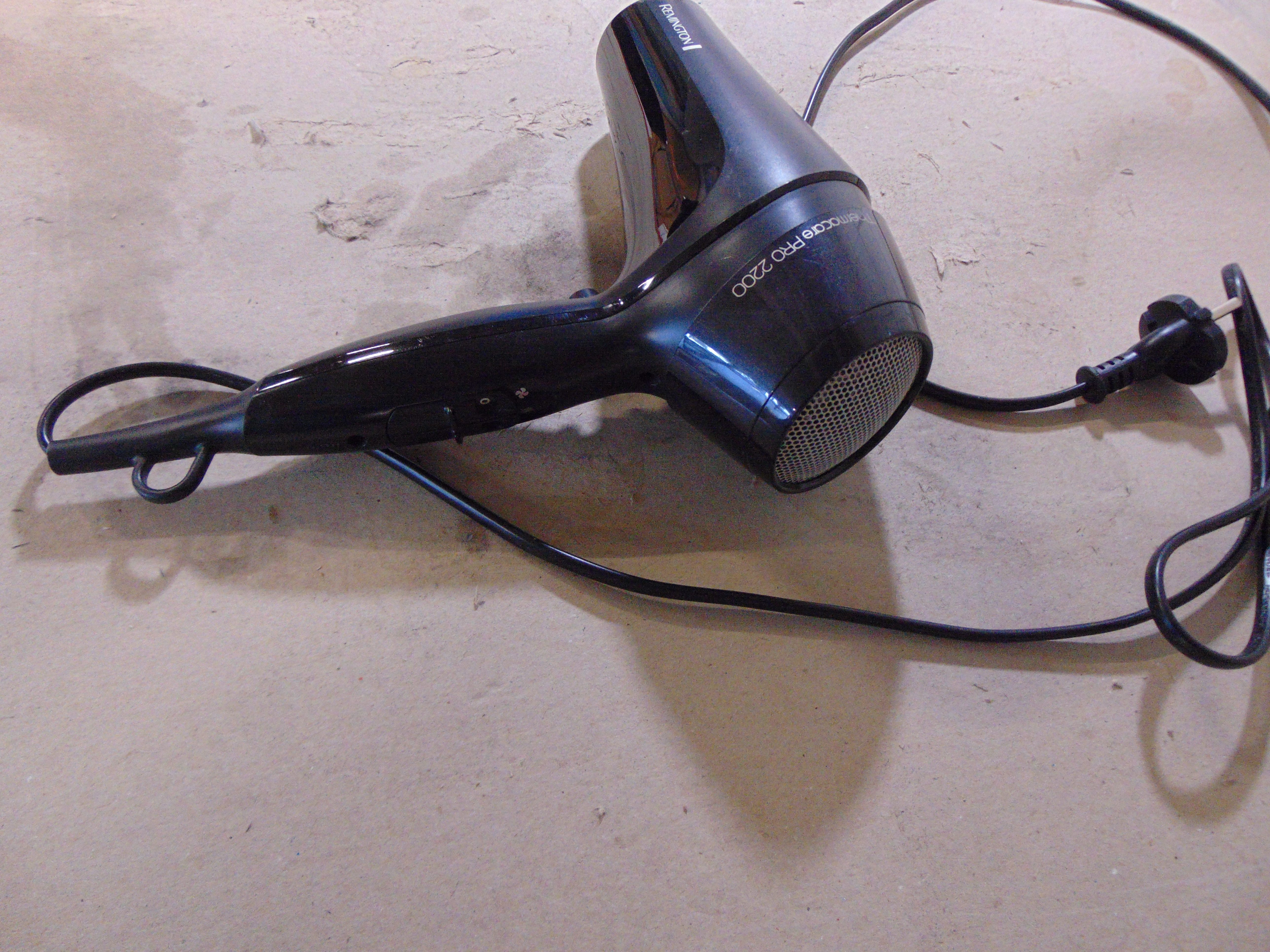 Remington D5710 Thermacare PRO 2200 Watt Föhn – foto 2 – kavel bij GSD Auctions, Zoeterwoude