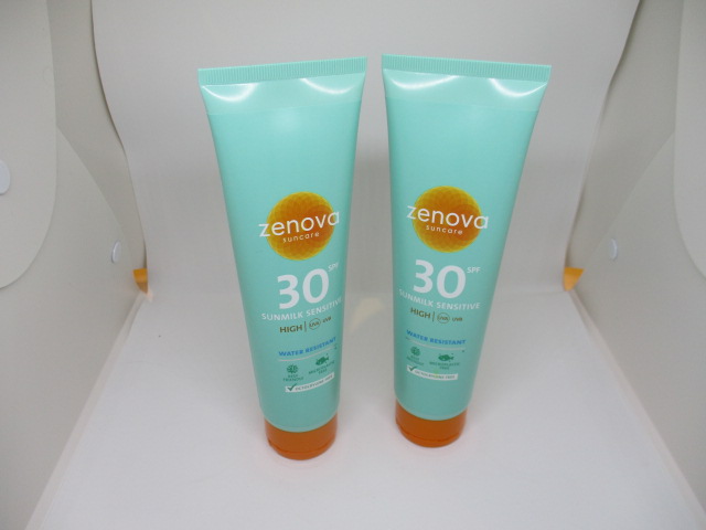 2xZENOVA SUNCARE zonnemelk factor 30 Sensitive150ml tube – foto 2 – kavel bij GSD Auctions, Zoeterwoude