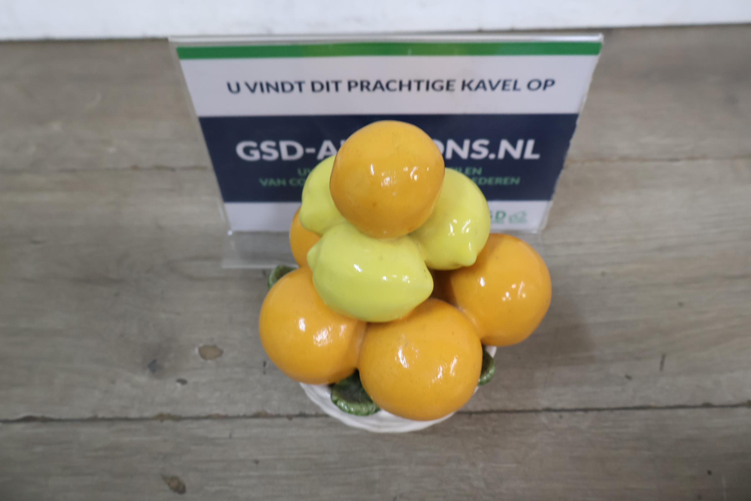 Keramische fruitschaal met citrus fruit – foto 2 – kavel bij GSD Auctions, Zoeterwoude