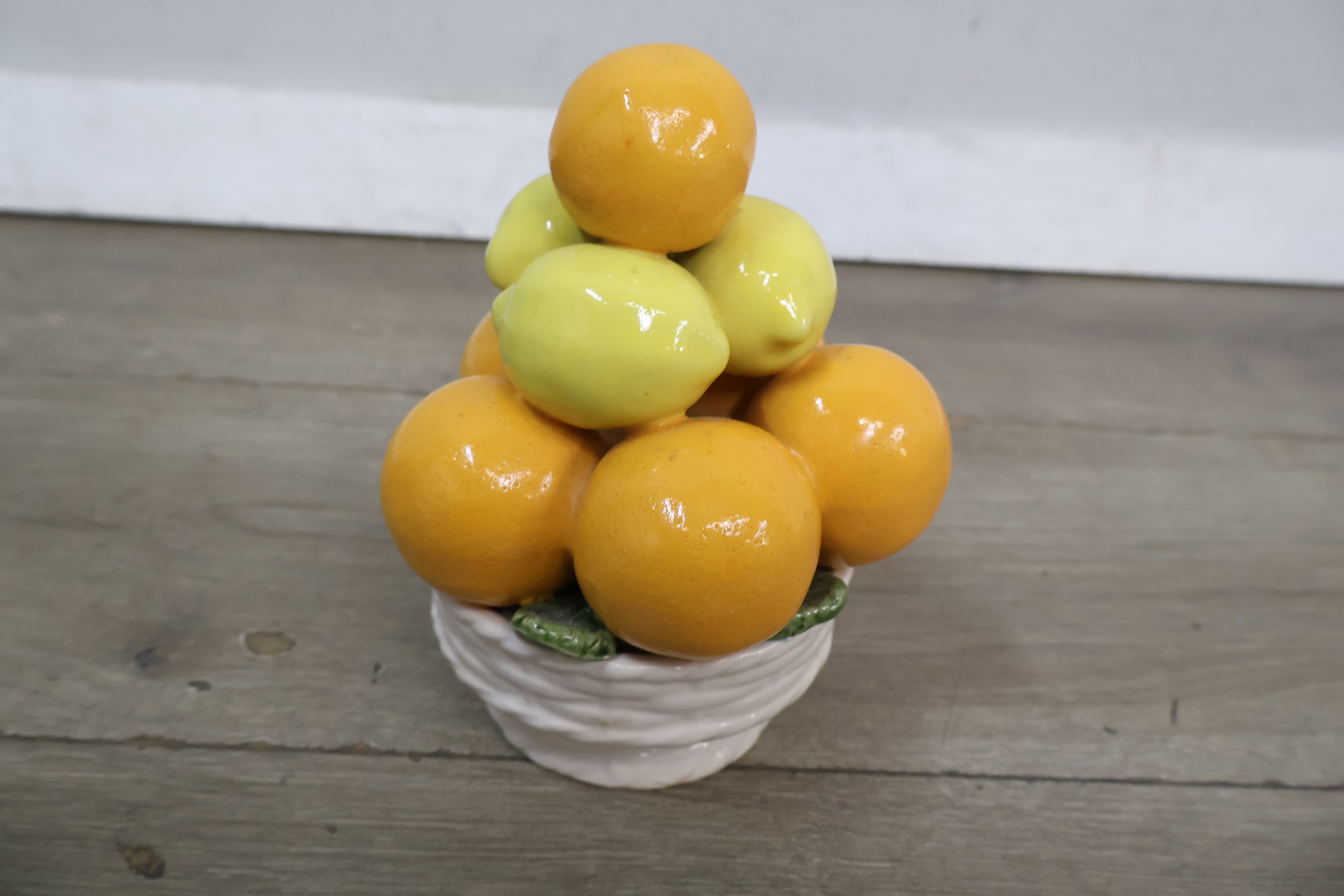 Keramische fruitschaal met citrus fruit – foto 4 – kavel bij GSD Auctions, Zoeterwoude