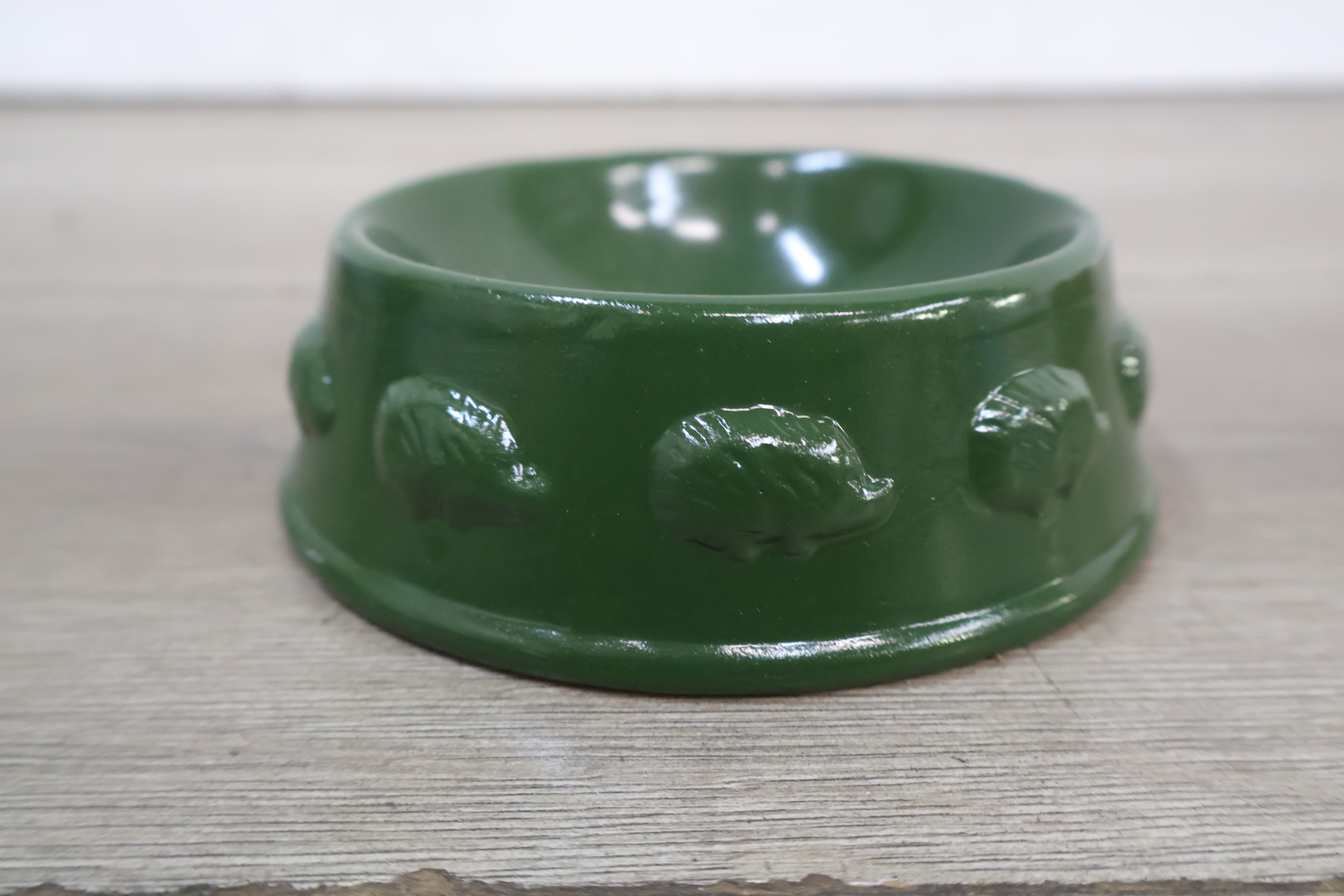 Groene egel voederschaal – foto 10 – kavel bij GSD Auctions, Zoeterwoude