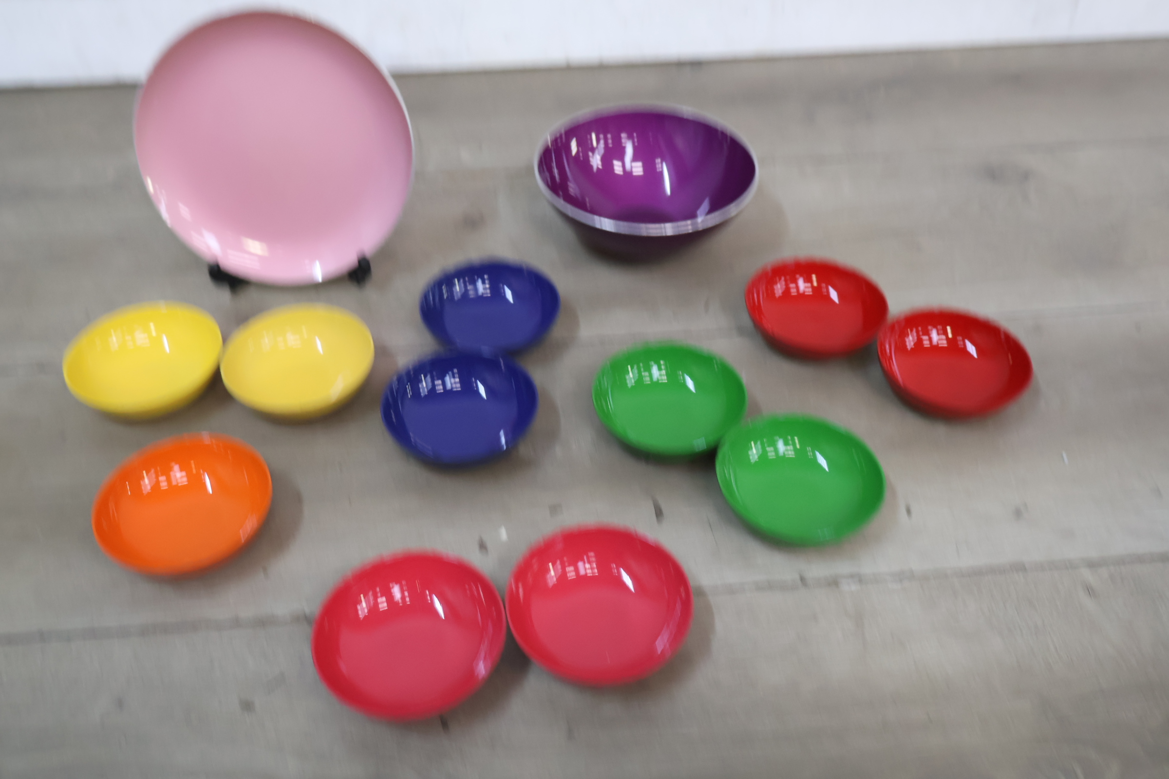 Set kleurrijke serveerschalen, Borrelschalen – foto 6 – kavel bij GSD Auctions, Zoeterwoude