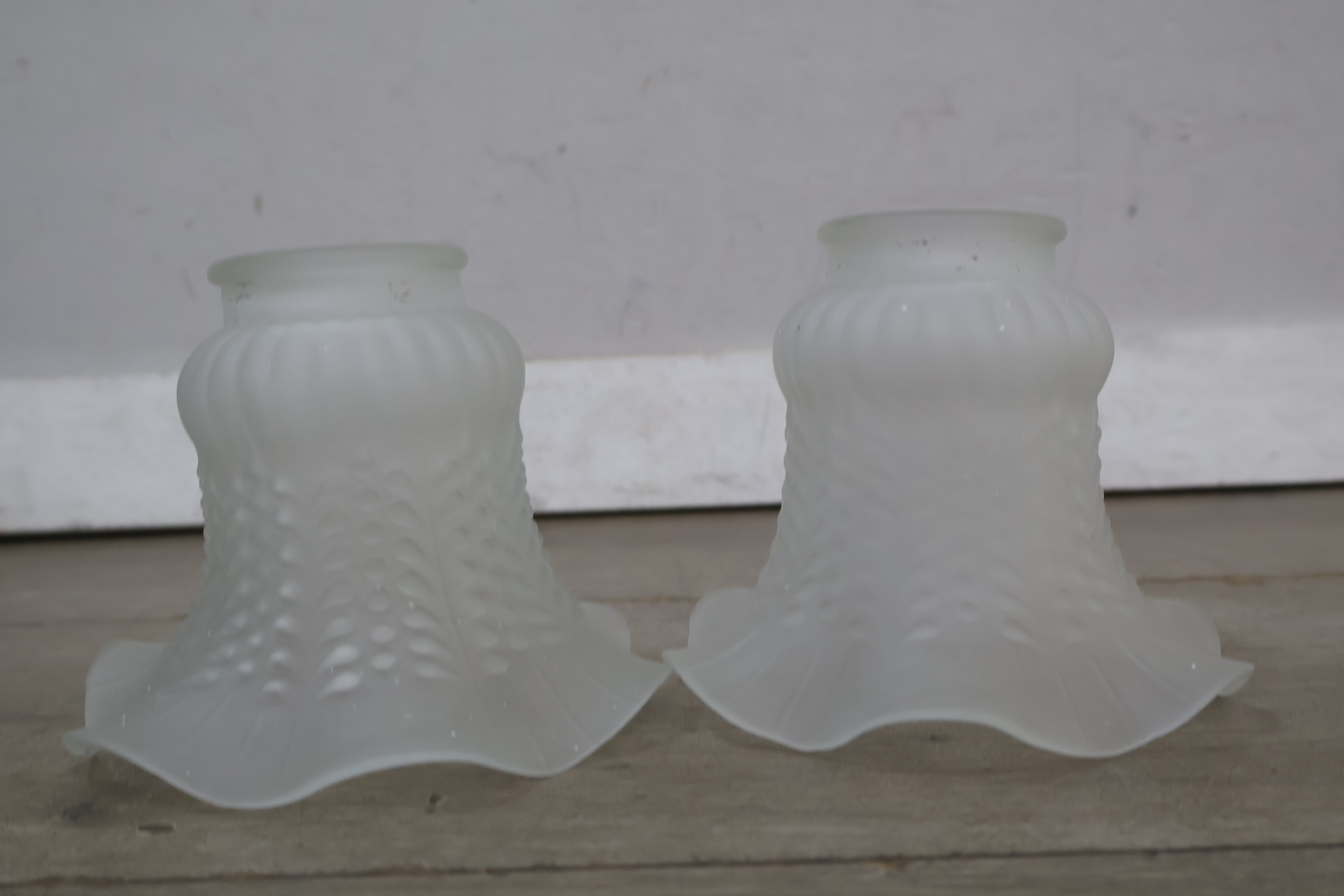 Twee vintage glazen lampenkappen – foto 4 – kavel bij GSD Auctions, Zoeterwoude