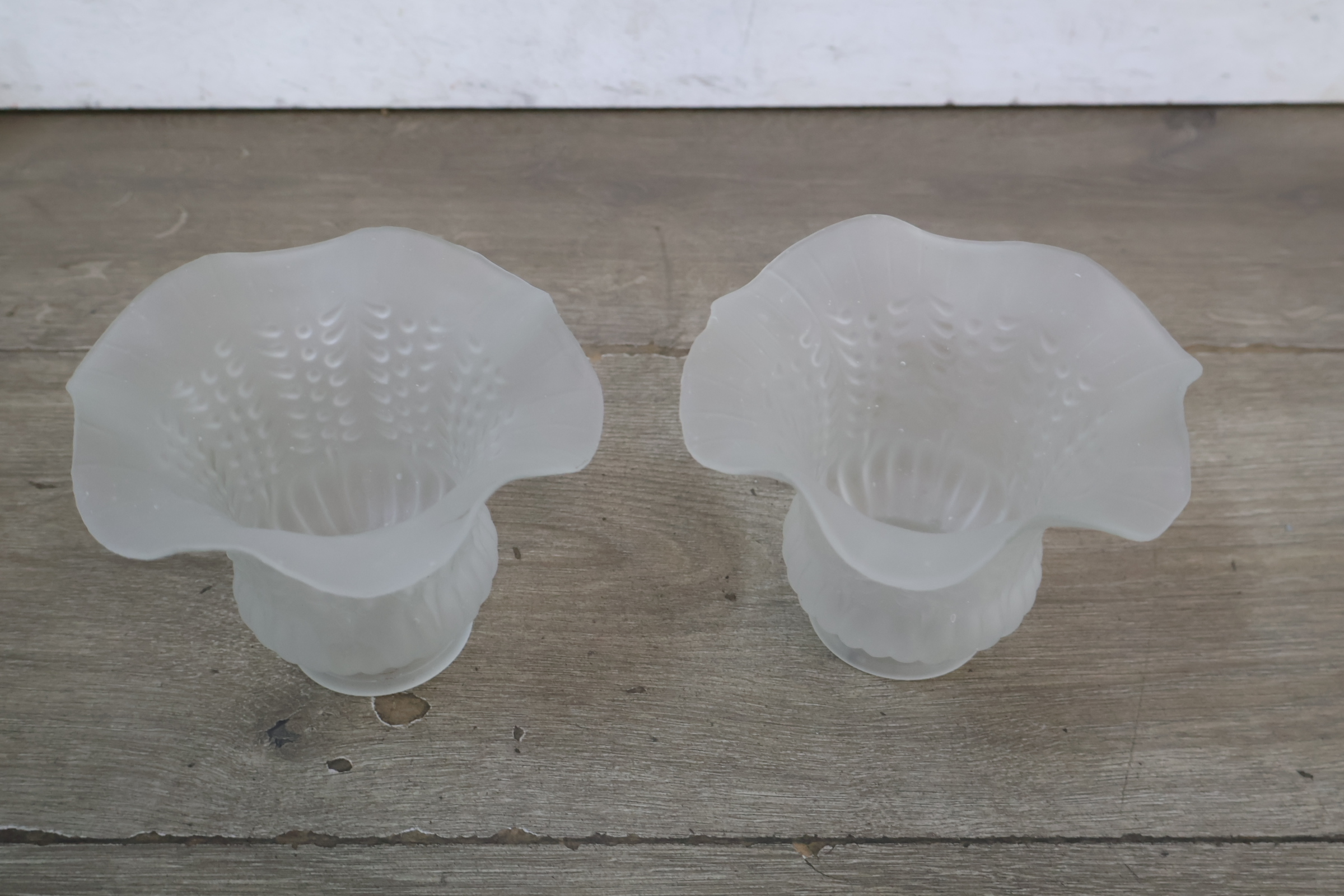 Twee vintage glazen lampenkappen – foto 6 – kavel bij GSD Auctions, Zoeterwoude