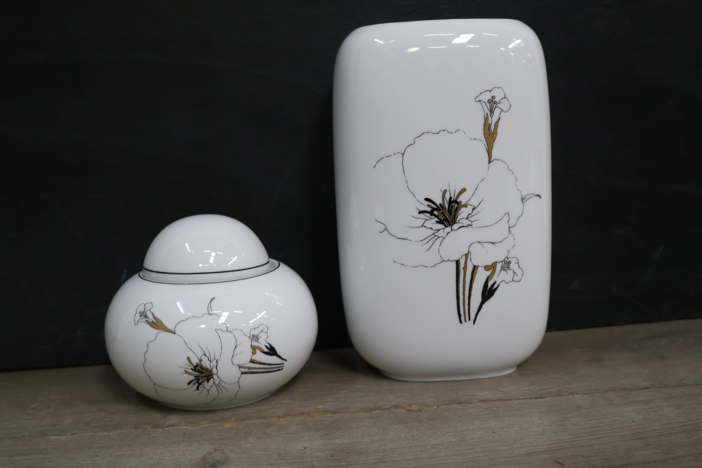 Set van 3 wit porselein met bloemmotief van Scherzer – foto 9 – kavel bij GSD Auctions, Zoeterwoude