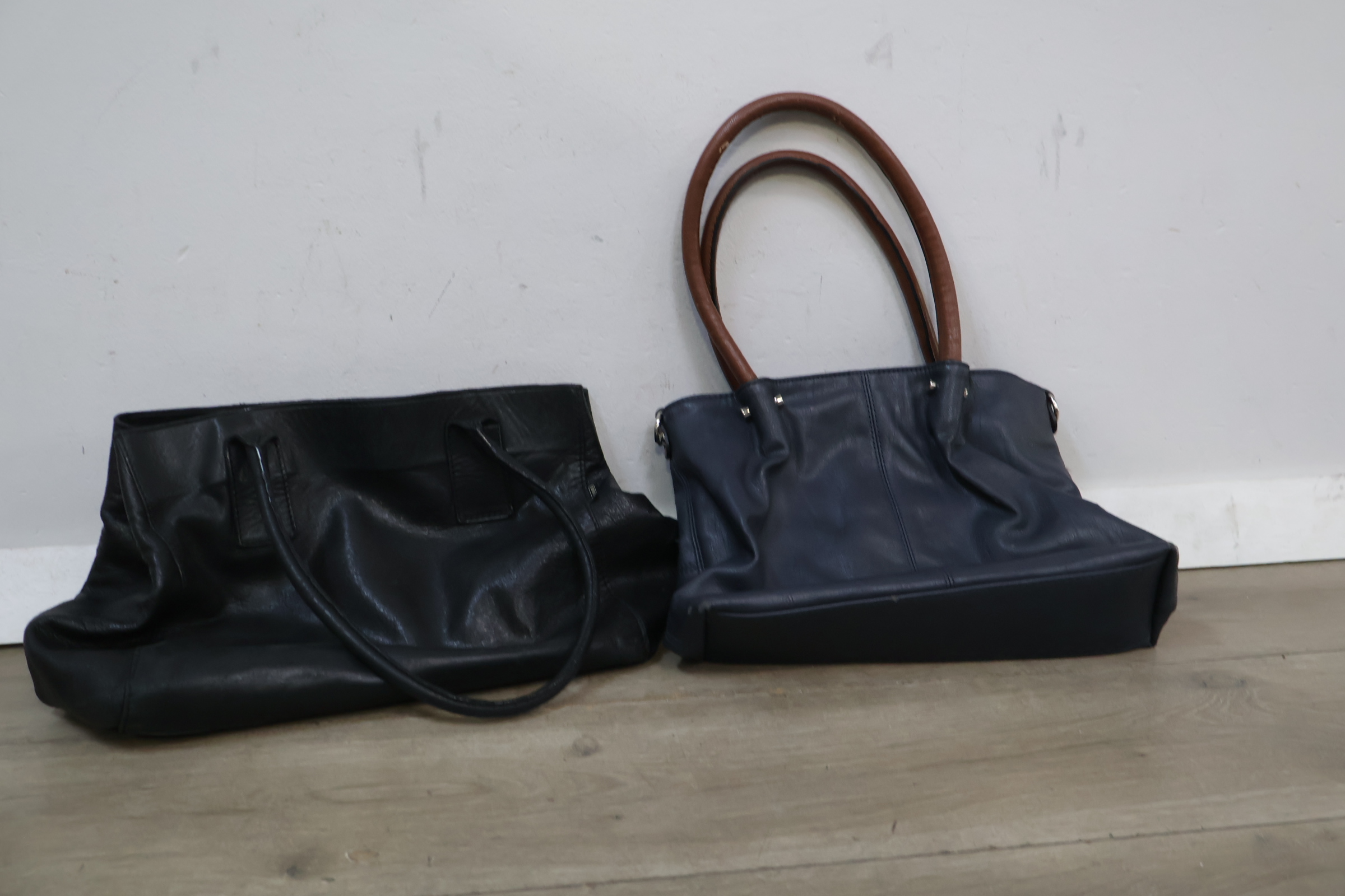 Set van twee handtassen – foto 4 – kavel bij GSD Auctions, Zoeterwoude