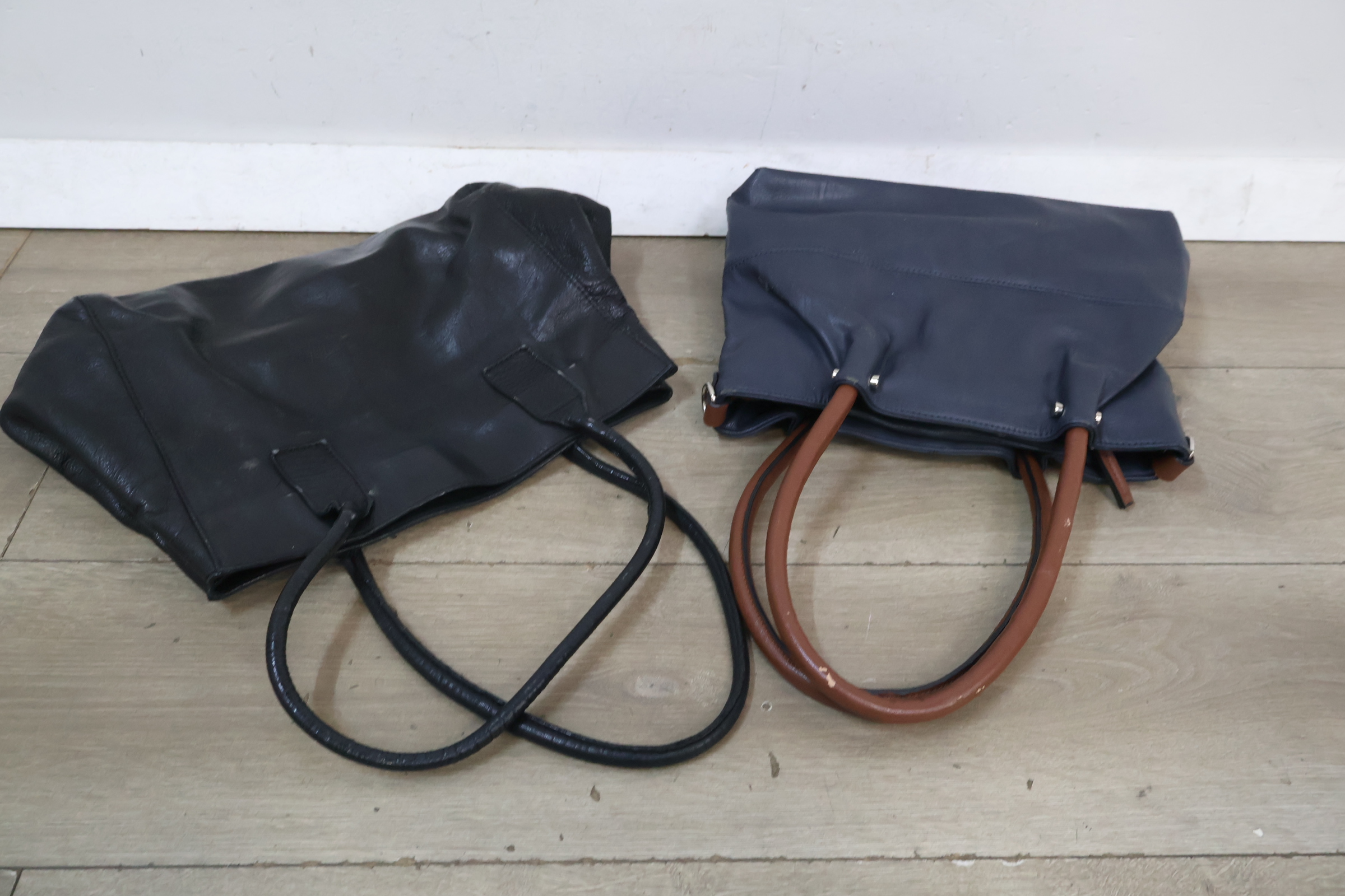 Set van twee handtassen – foto 6 – kavel bij GSD Auctions, Zoeterwoude