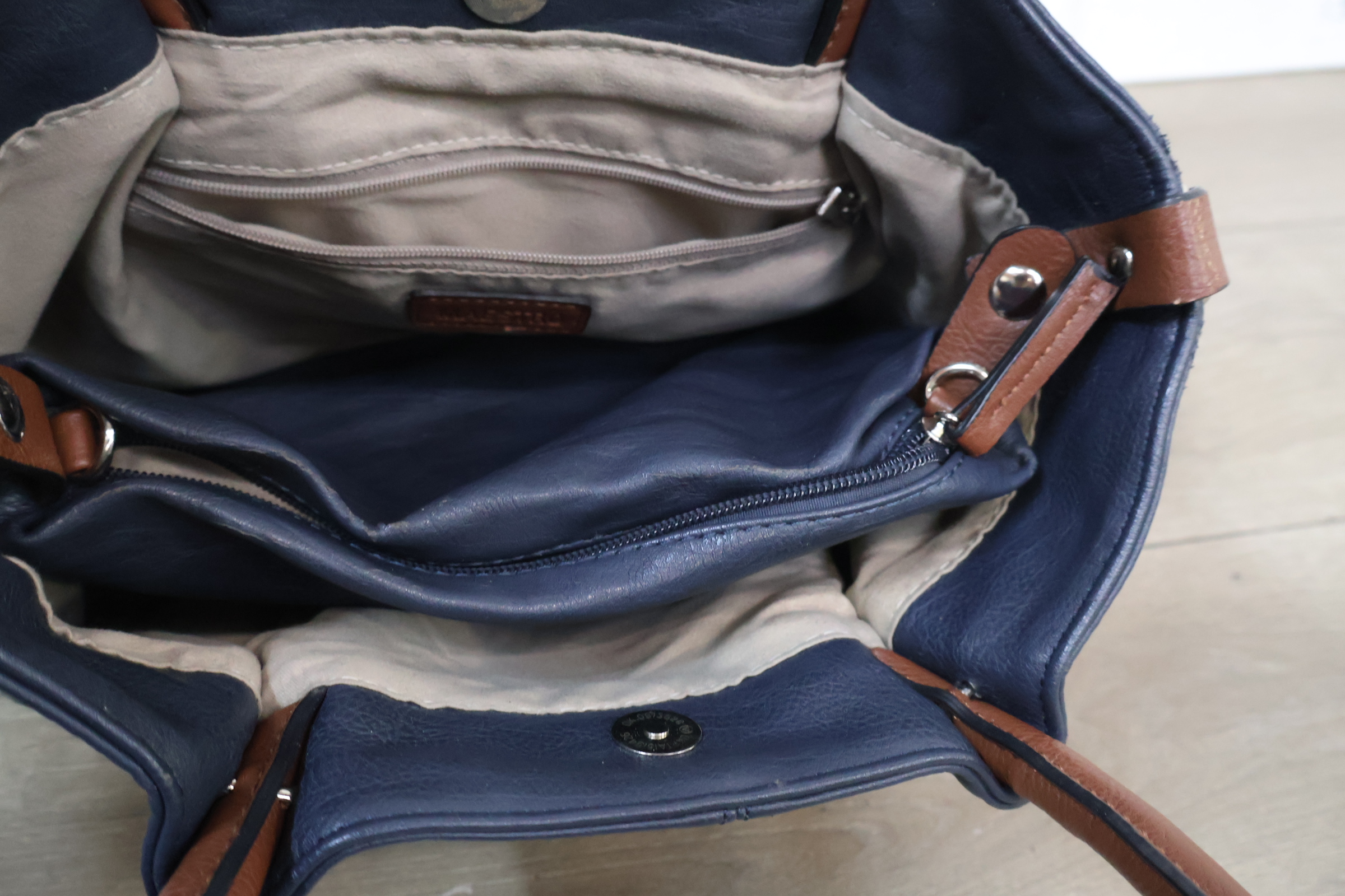 Set van twee handtassen – foto 9 – kavel bij GSD Auctions, Zoeterwoude