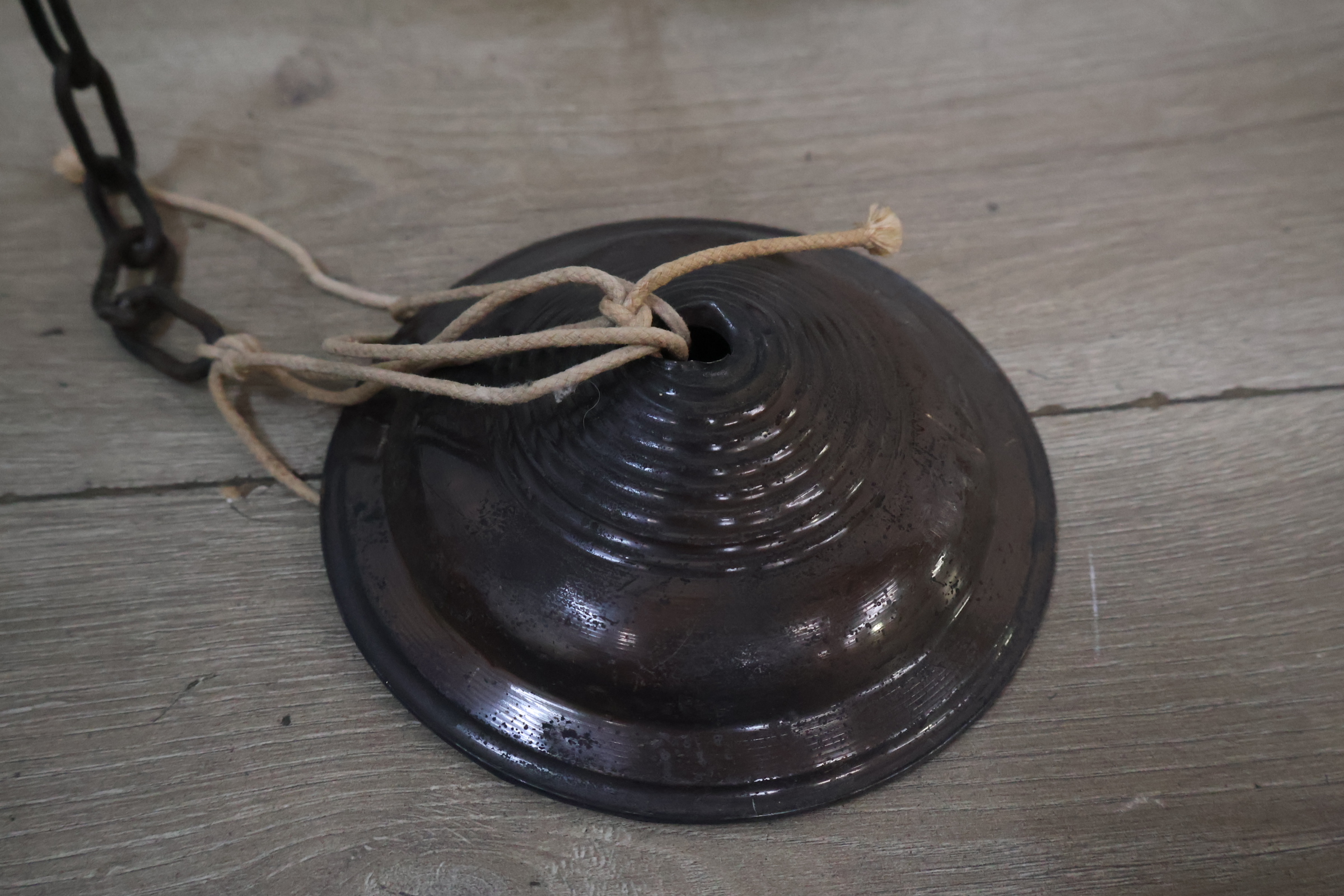 Smeedijzeren kroonluchter voor drie kaarsen – foto 7 – kavel bij GSD Auctions, Zoeterwoude