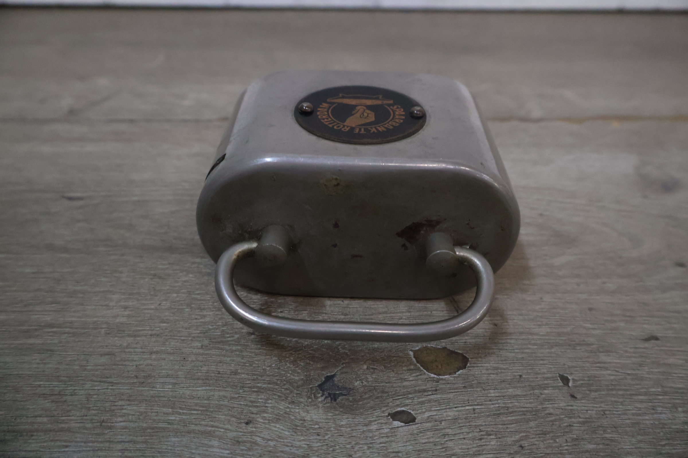 Metalen spaarpot en tegel – foto 8 – kavel bij GSD Auctions, Zoeterwoude