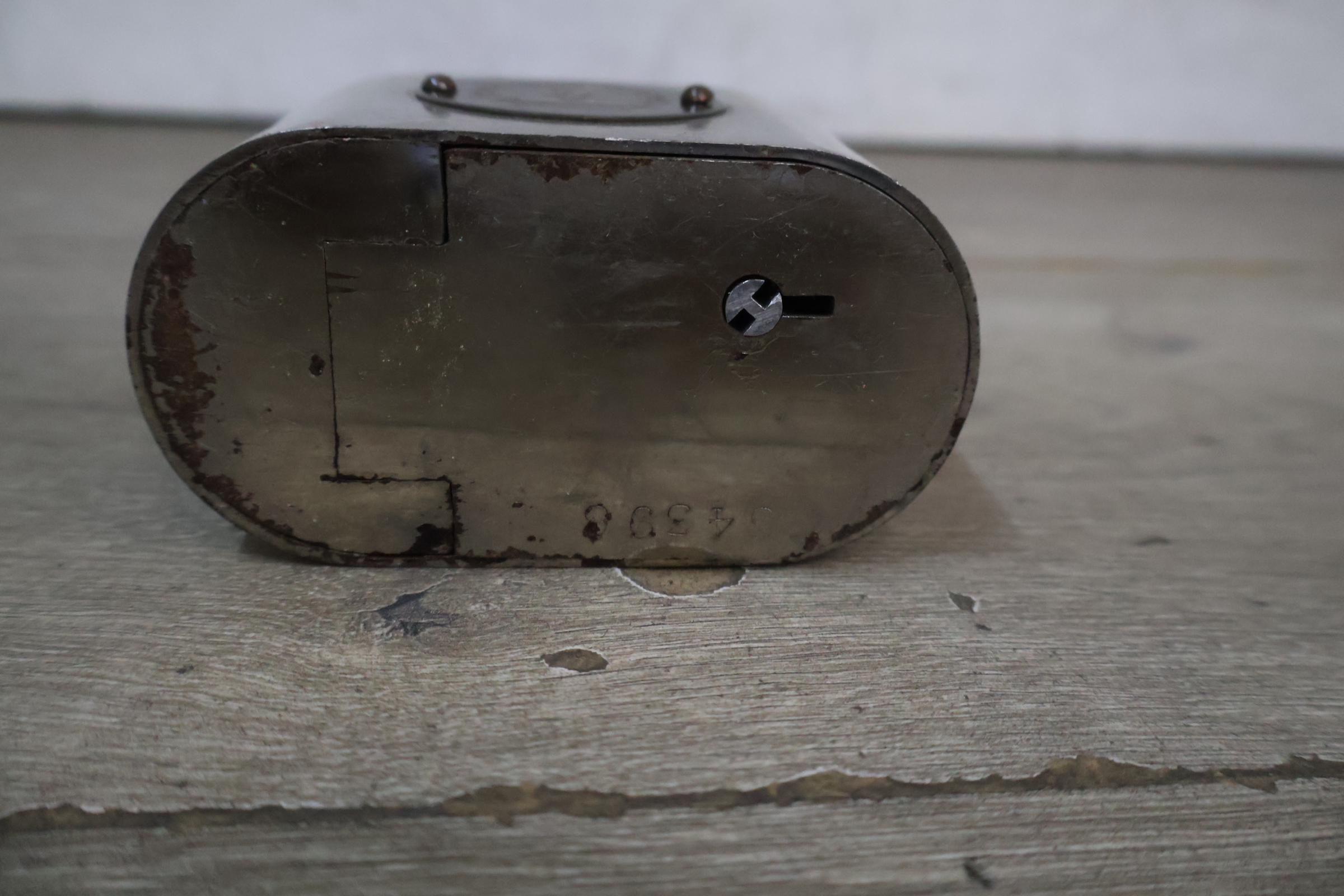 Metalen spaarpot en tegel – foto 10 – kavel bij GSD Auctions, Zoeterwoude
