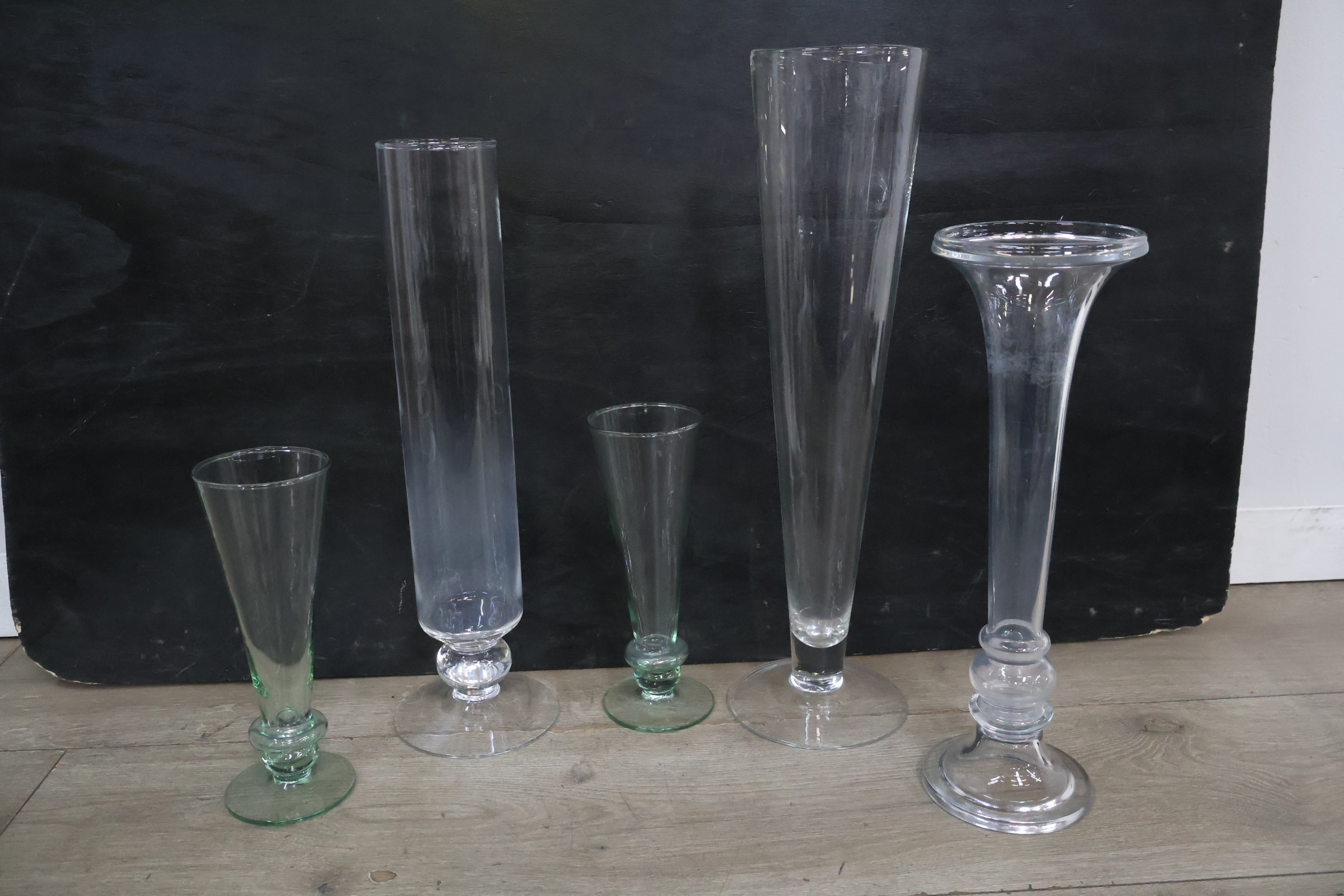 Set van vijf glazen vazen – foto 3 – kavel bij GSD Auctions, Zoeterwoude