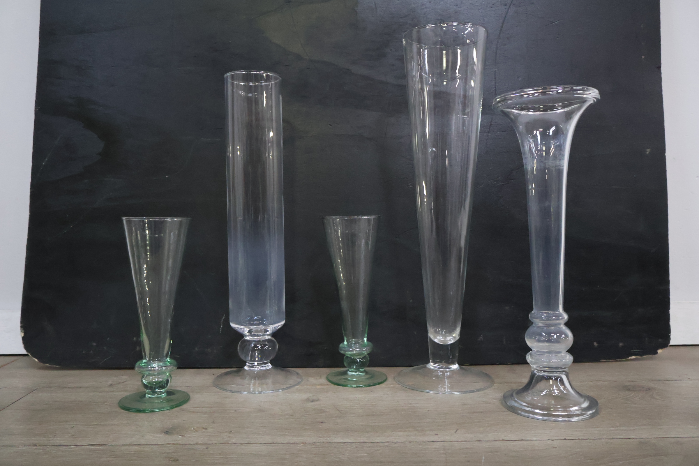 Set van vijf glazen vazen – foto 4 – kavel bij GSD Auctions, Zoeterwoude