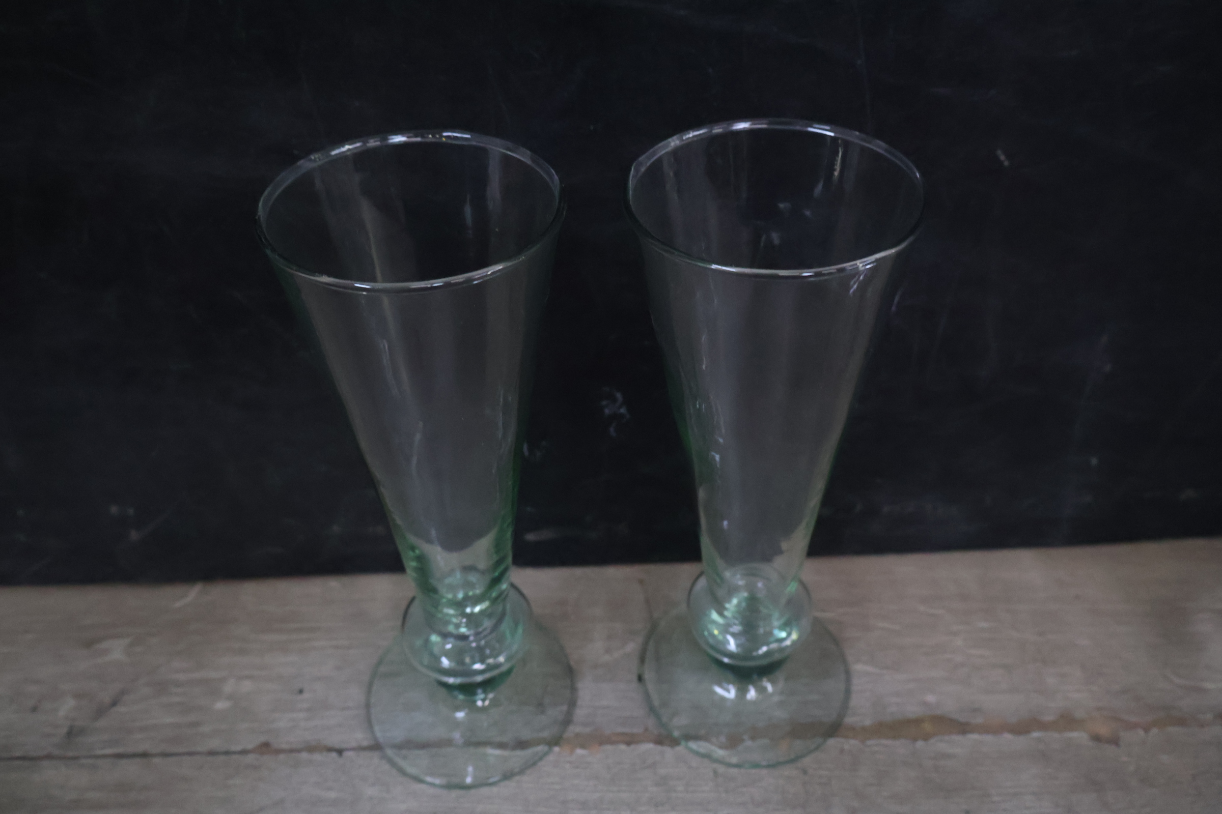 Set van vijf glazen vazen – foto 6 – kavel bij GSD Auctions, Zoeterwoude
