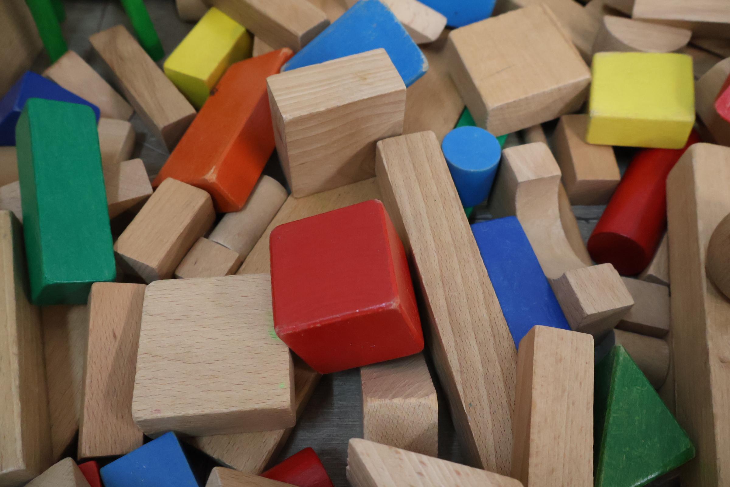 Mix van houten bouwblokken en treinrails – foto 8 – kavel bij GSD Auctions, Zoeterwoude