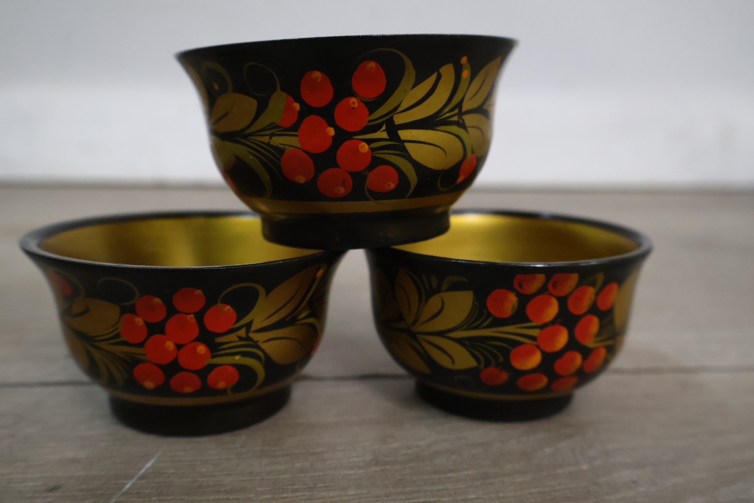 Set van 12 Khokhloma kommetjes – foto 6 – kavel bij GSD Auctions, Zoeterwoude