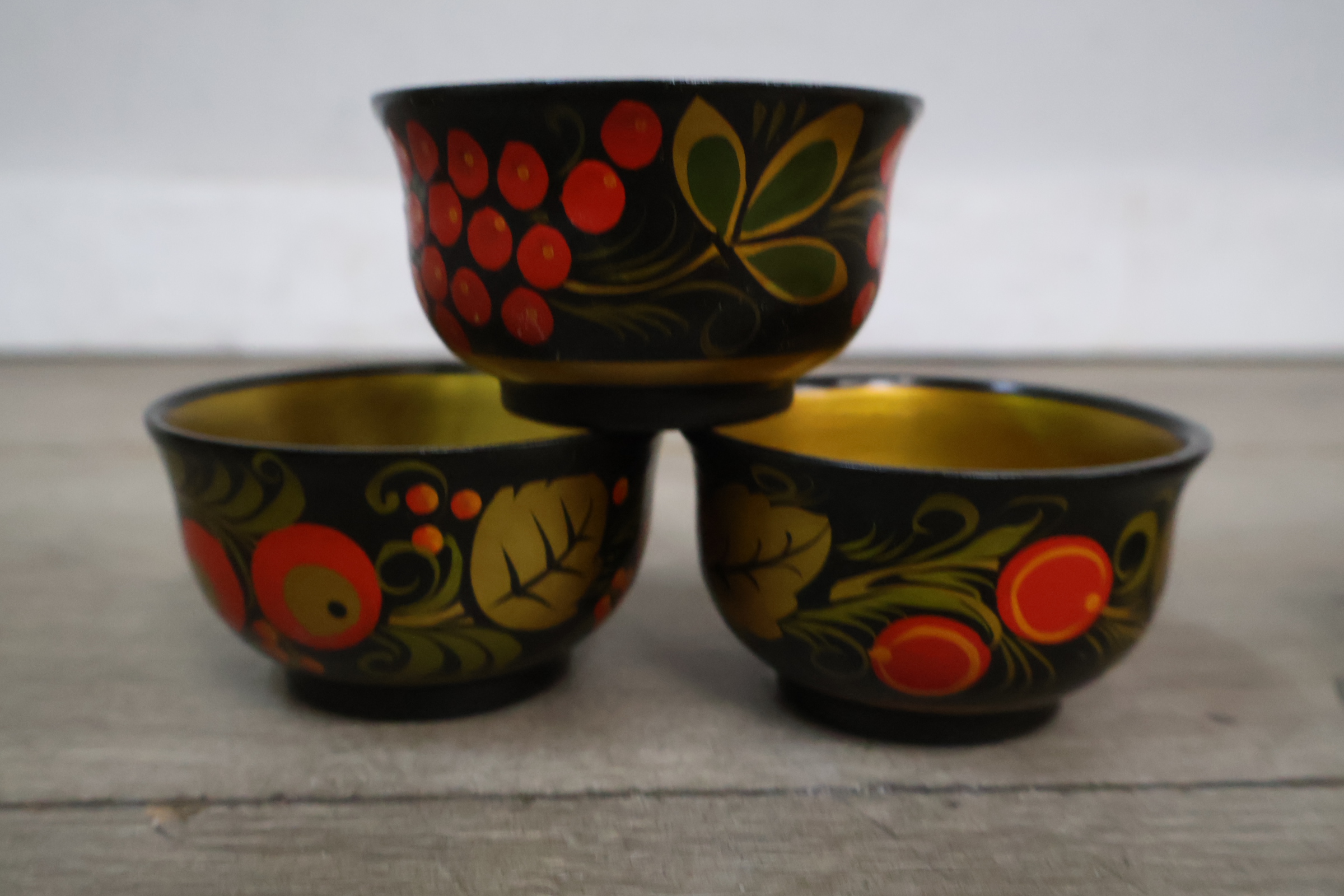 Set van 12 Khokhloma kommetjes – foto 8 – kavel bij GSD Auctions, Zoeterwoude