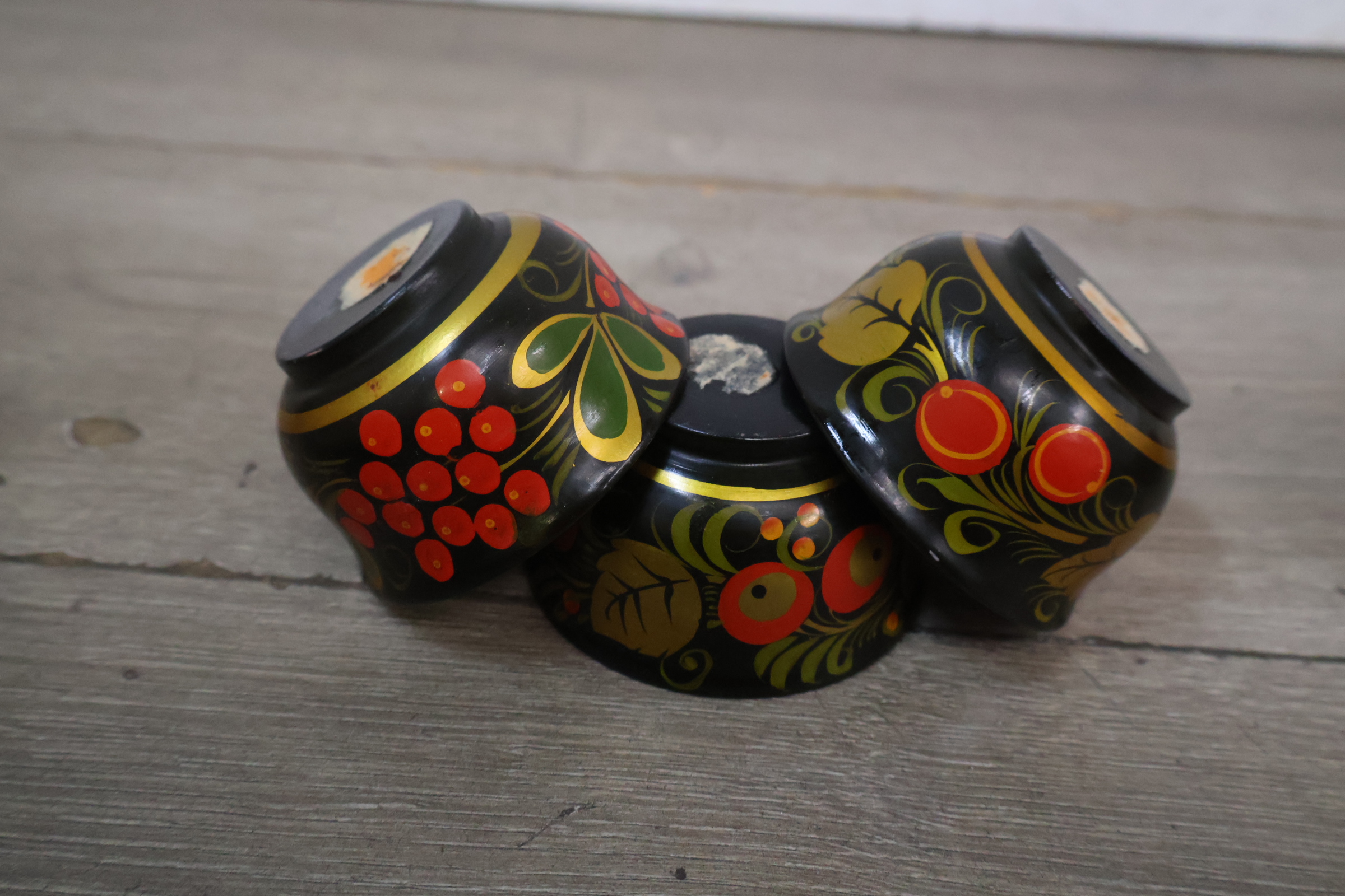 Set van 12 Khokhloma kommetjes – foto 9 – kavel bij GSD Auctions, Zoeterwoude
