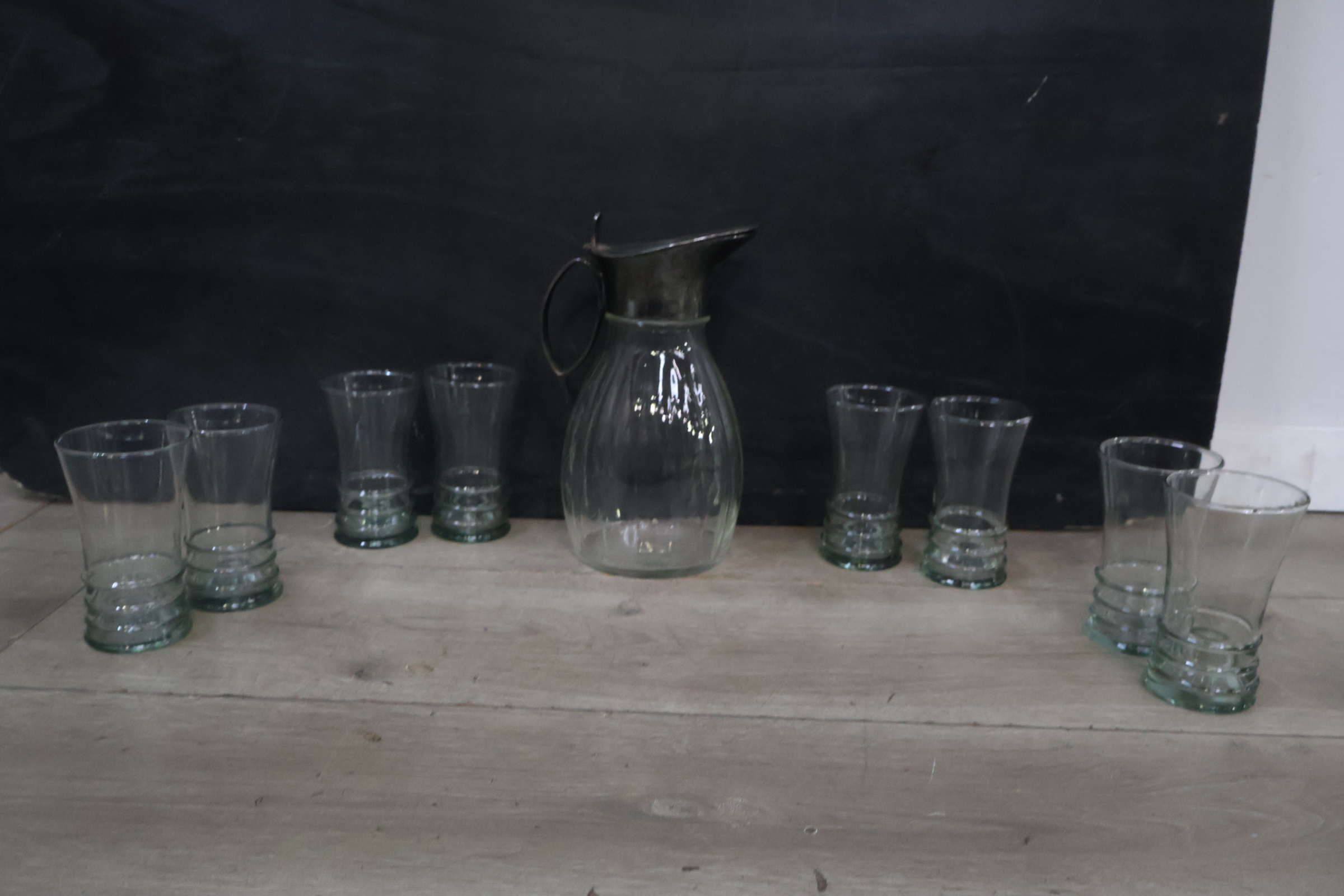 Glazen waterkan met acht bijpassende glazen – foto 3 – kavel bij GSD Auctions, Zoeterwoude