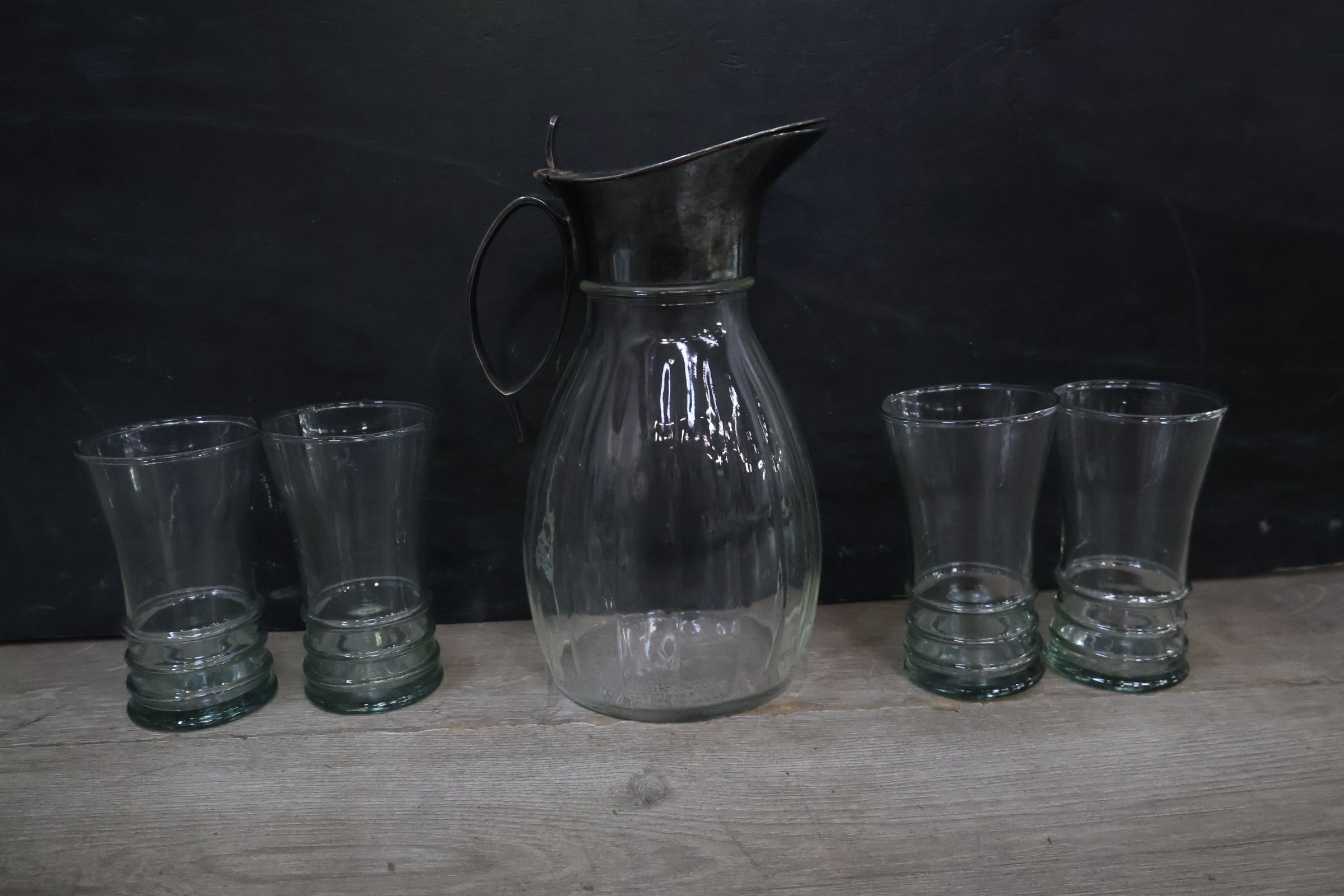 Glazen waterkan met acht bijpassende glazen – foto 6 – kavel bij GSD Auctions, Zoeterwoude
