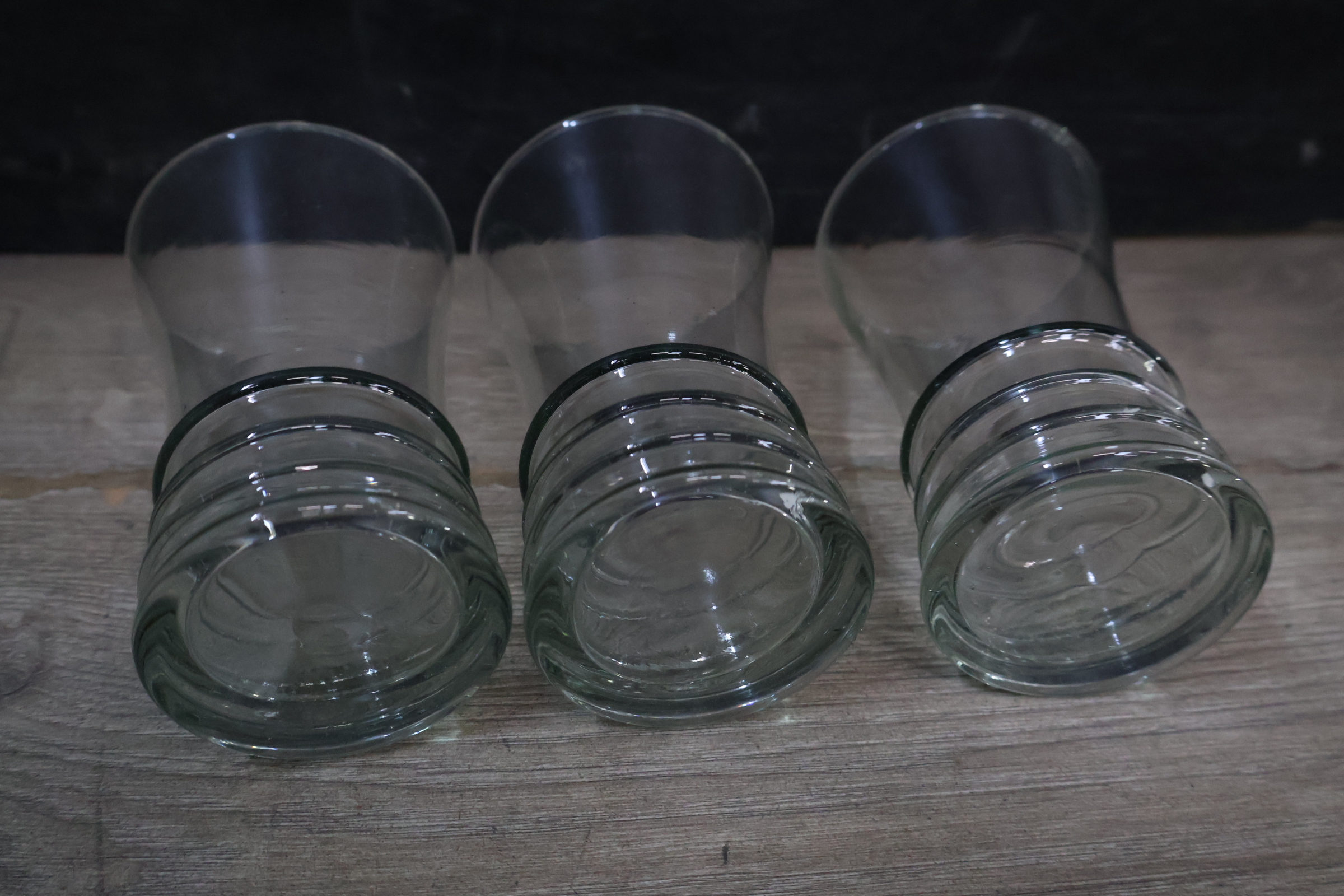 Glazen waterkan met acht bijpassende glazen – foto 10 – kavel bij GSD Auctions, Zoeterwoude