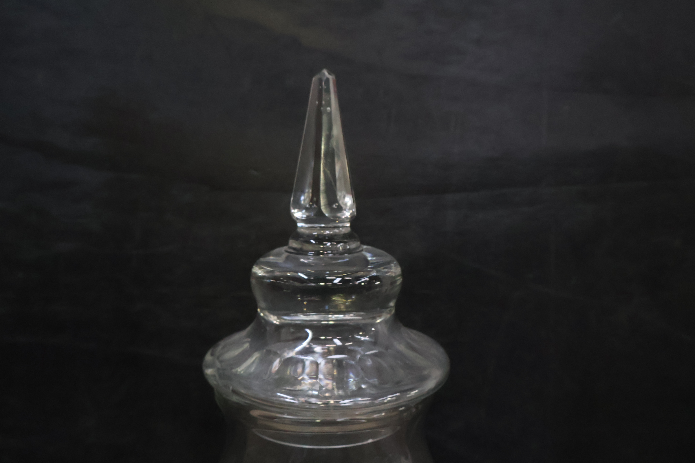 Mix van diverse glazen karaffen, schalen en bonbonnières – foto 8 – kavel bij GSD Auctions, Zoeterwoude