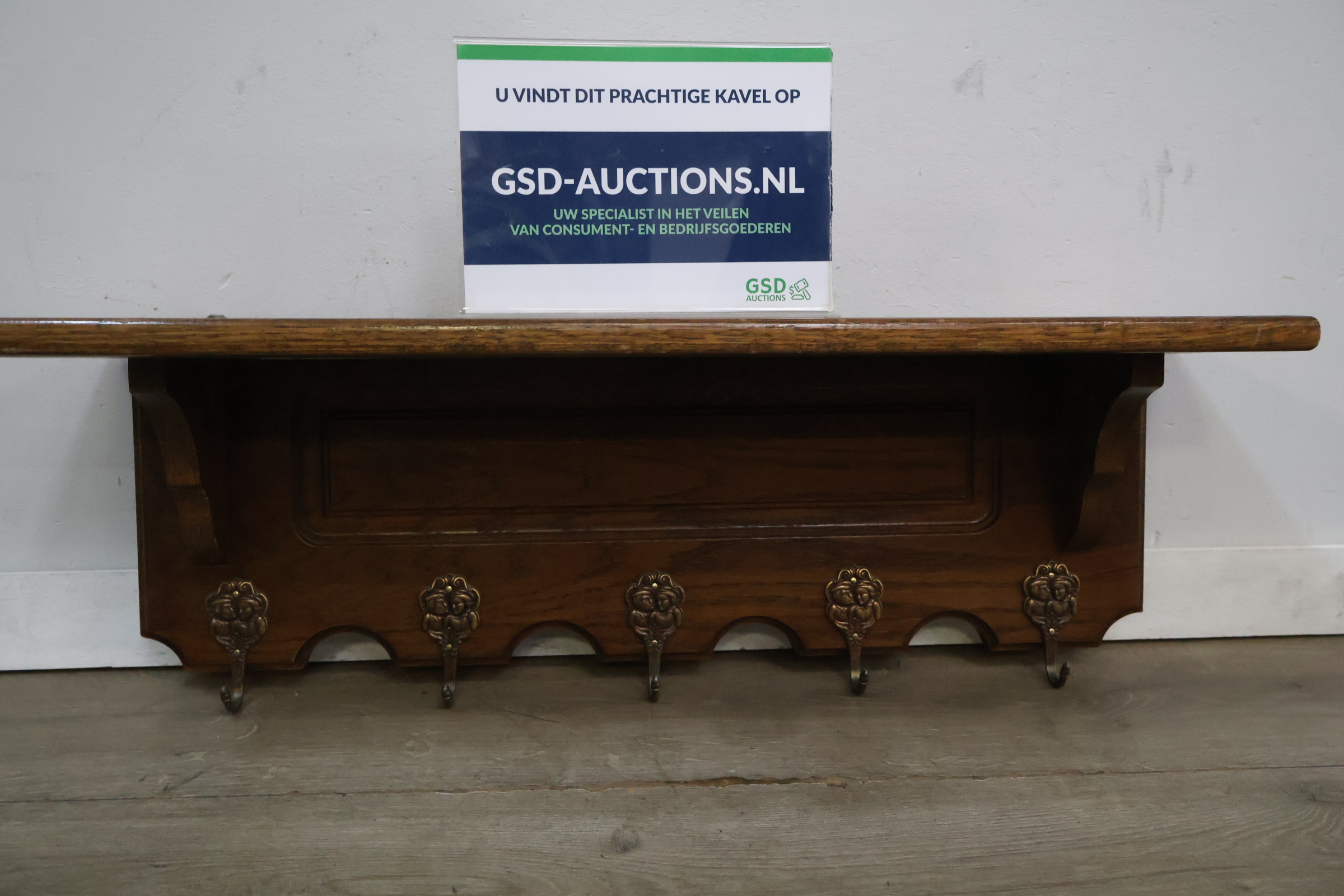Houten wandkapstok – foto 2 – kavel bij GSD Auctions, Zoeterwoude