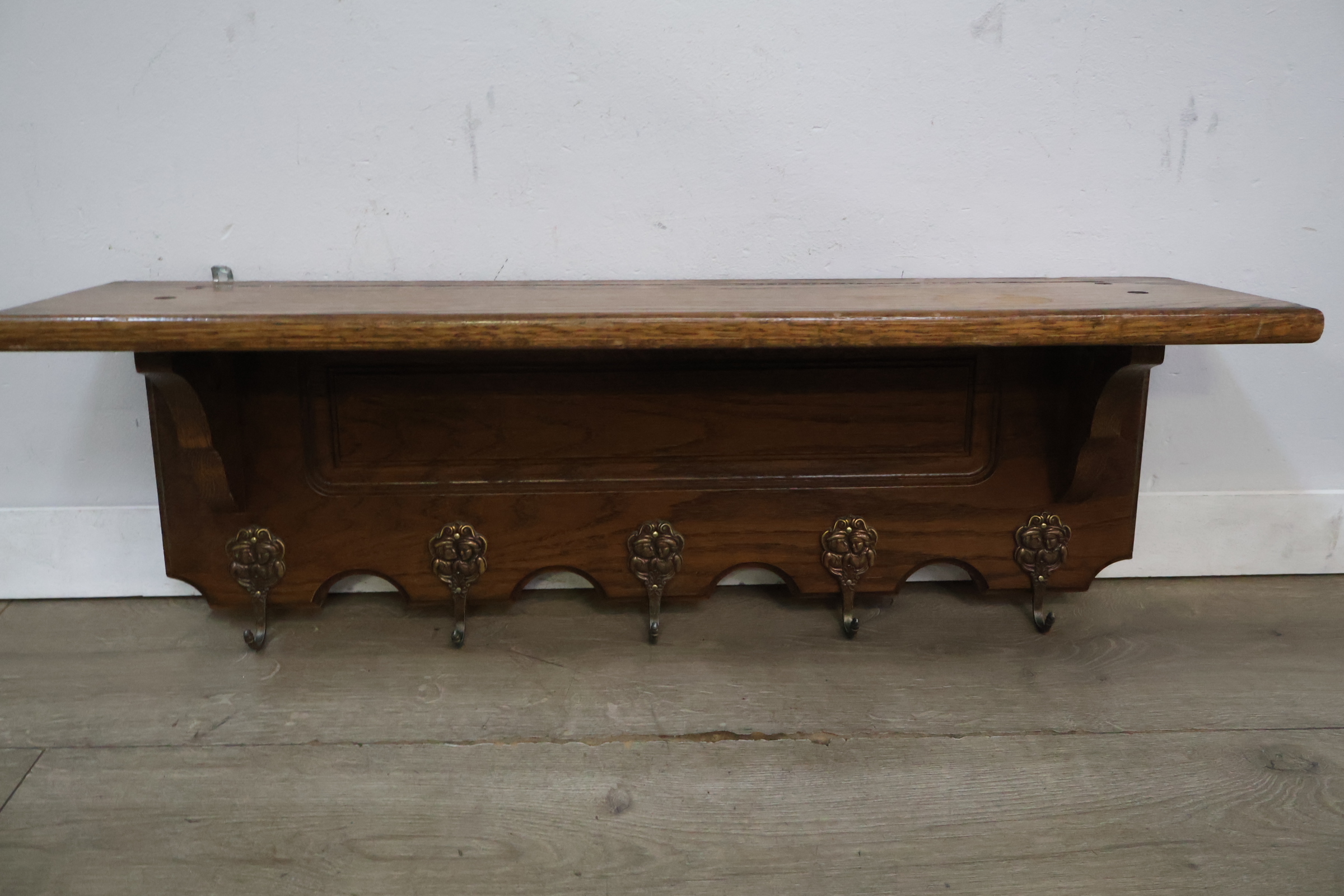 Houten wandkapstok – foto 4 – kavel bij GSD Auctions, Zoeterwoude