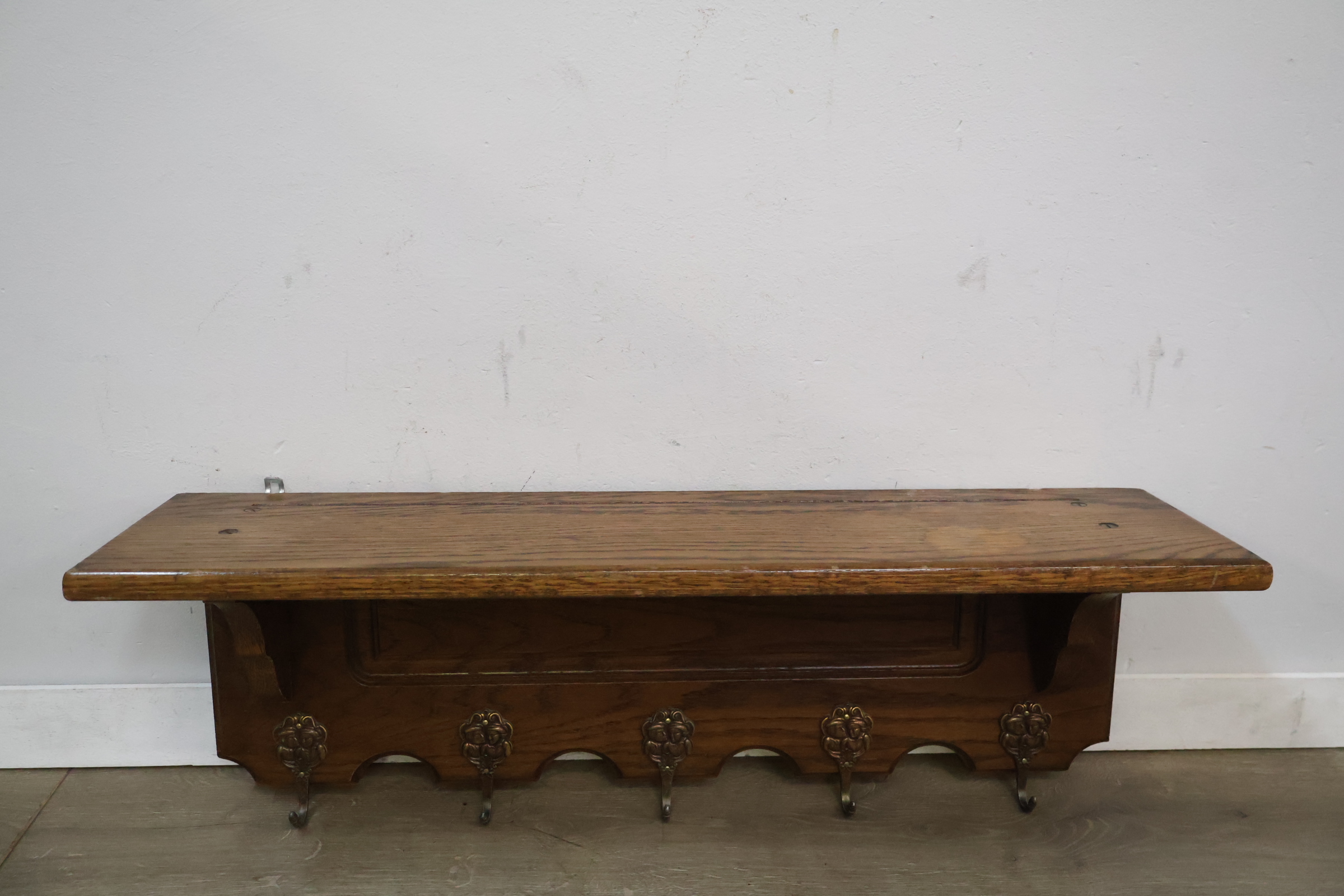 Houten wandkapstok – foto 5 – kavel bij GSD Auctions, Zoeterwoude