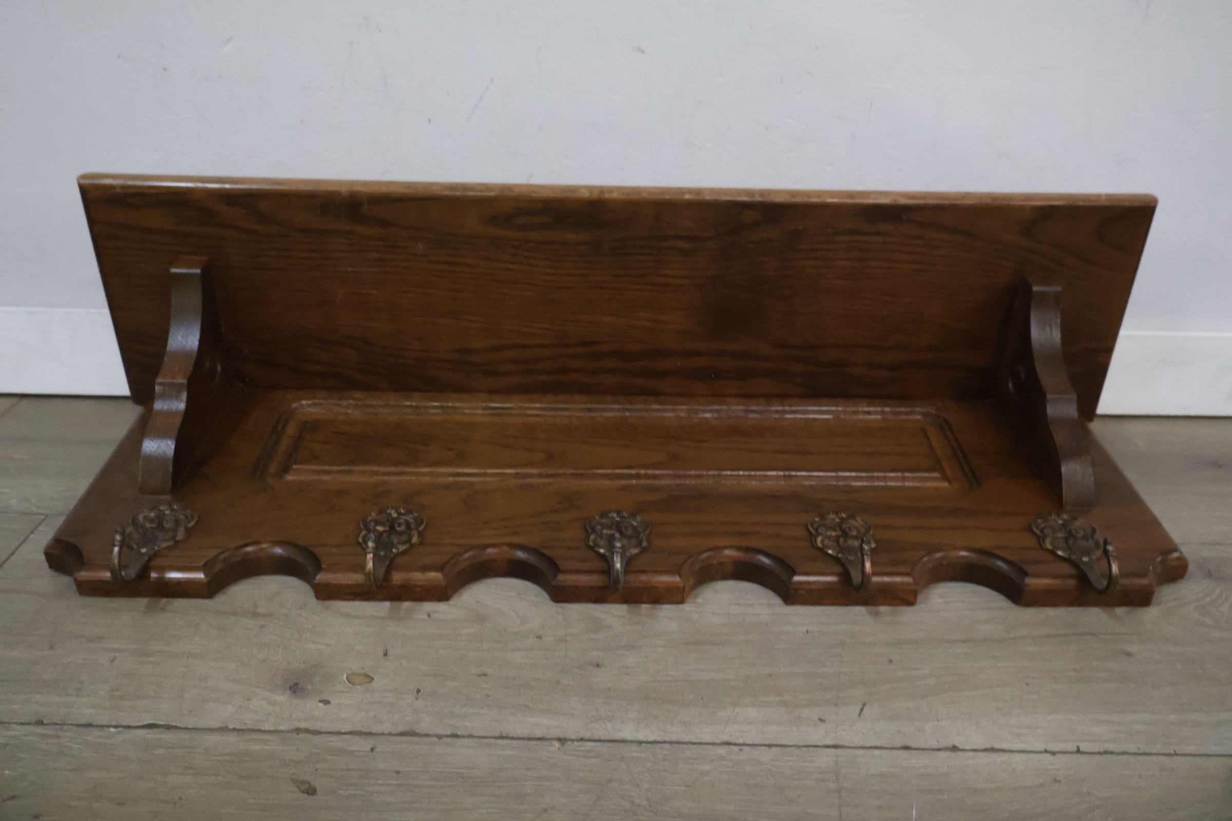 Houten wandkapstok – foto 7 – kavel bij GSD Auctions, Zoeterwoude