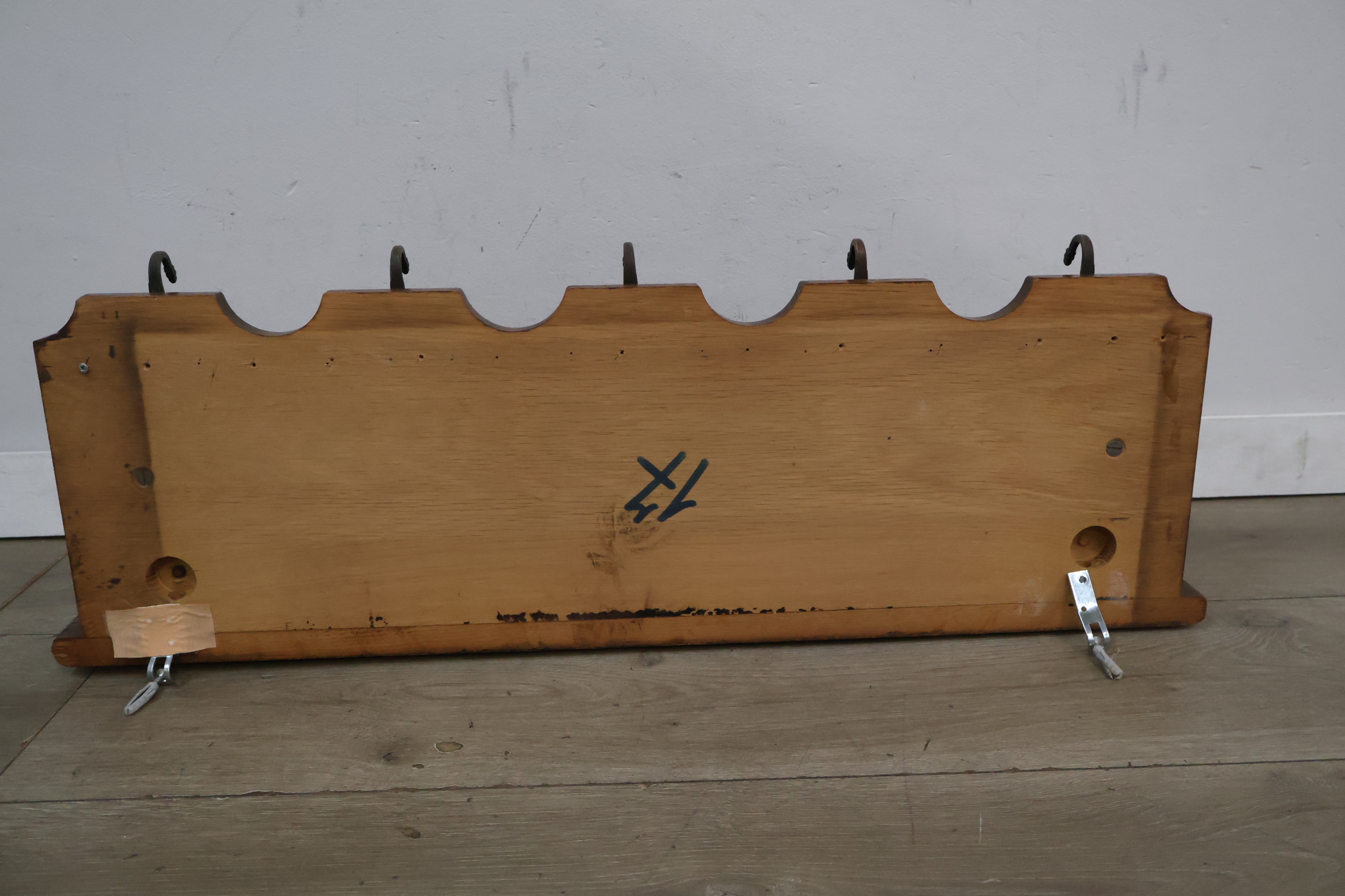 Houten wandkapstok – foto 10 – kavel bij GSD Auctions, Zoeterwoude