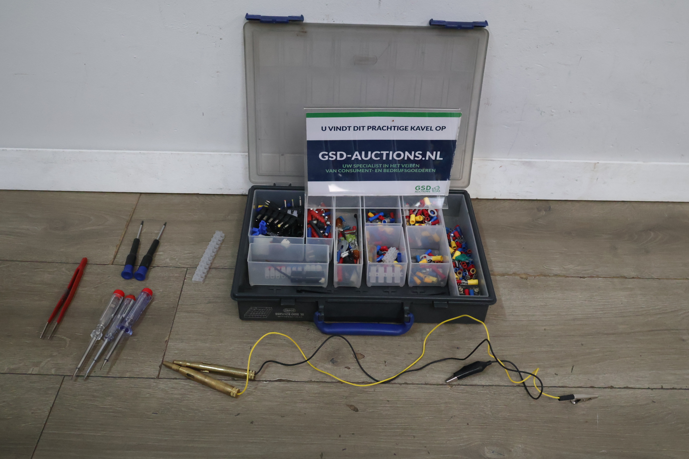 Gereedschap in kunststof koffer – foto 2 – kavel bij GSD Auctions, Zoeterwoude