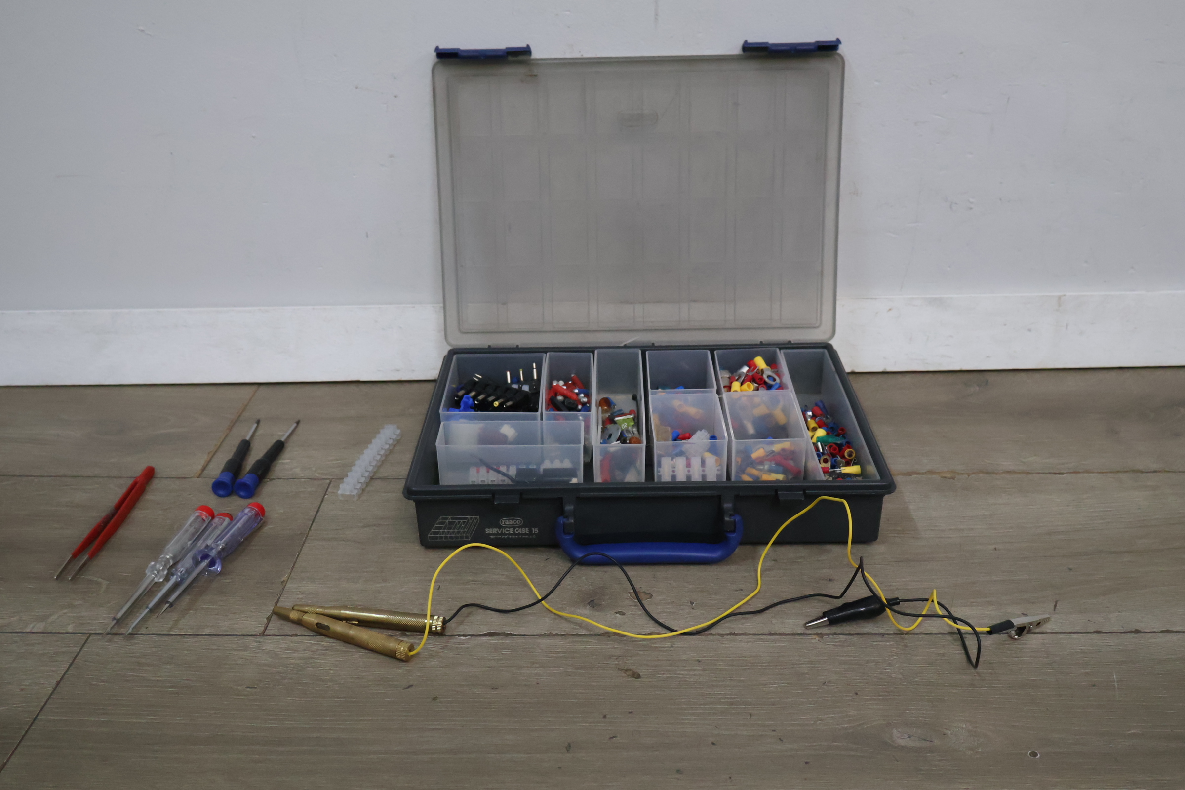 Gereedschap in kunststof koffer – foto 3 – kavel bij GSD Auctions, Zoeterwoude