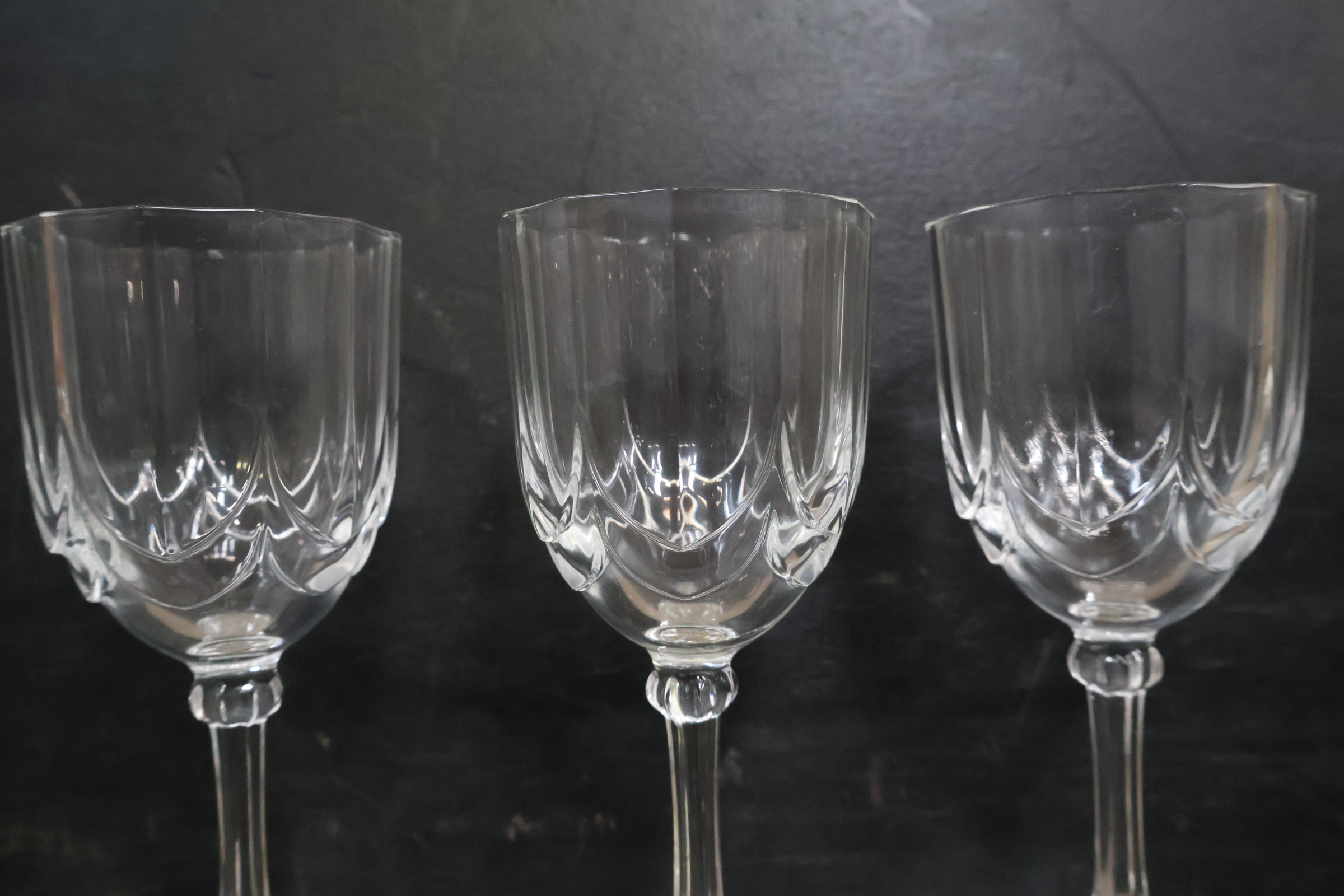 Kristallen karaf met zes wijnglazen – foto 6 – kavel bij GSD Auctions, Zoeterwoude