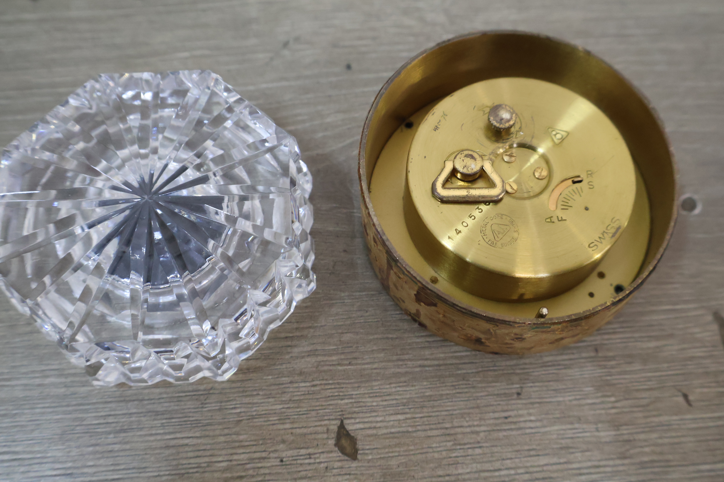 Waterford Crystal en Waltham Paris kleine tafelklokken – foto 9 – kavel bij GSD Auctions, Zoeterwoude