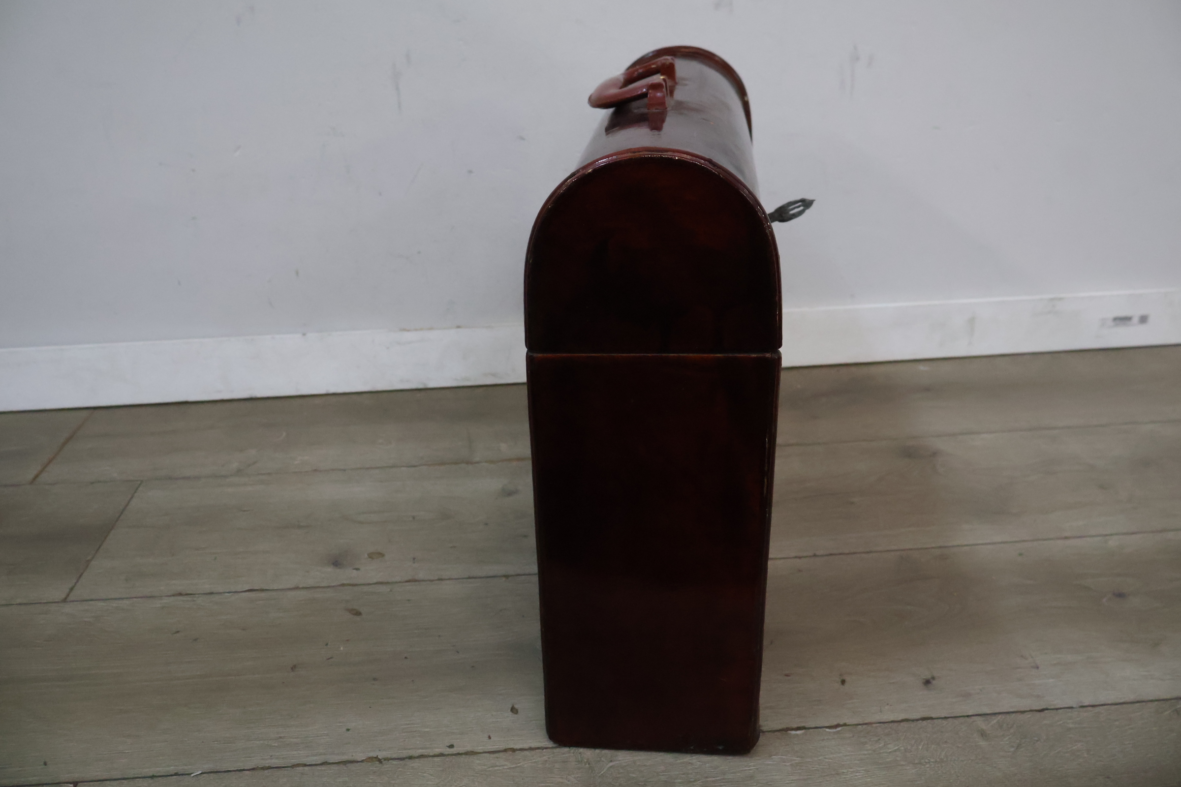 Houten opbergkistje – foto 6 – kavel bij GSD Auctions, Zoeterwoude
