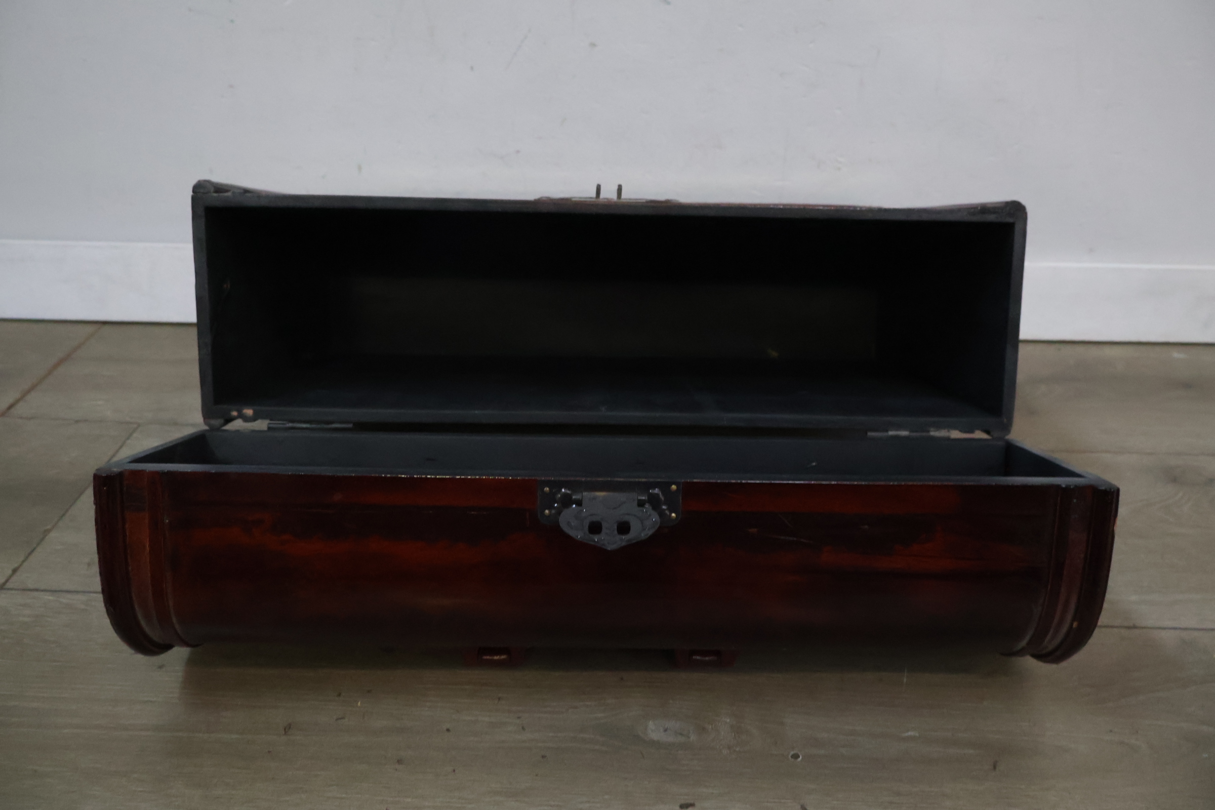 Houten opbergkistje – foto 9 – kavel bij GSD Auctions, Zoeterwoude