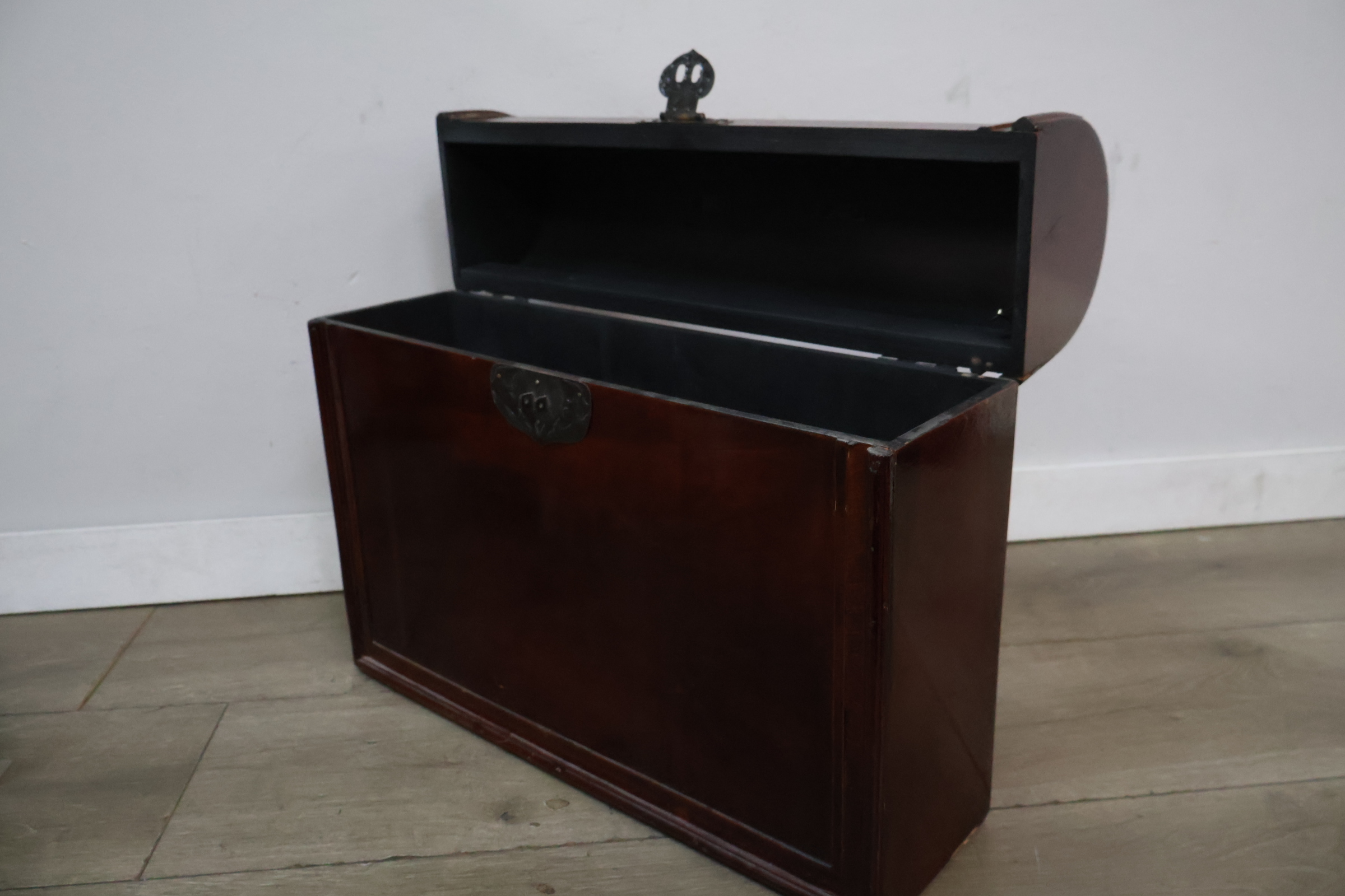 Houten opbergkistje – foto 10 – kavel bij GSD Auctions, Zoeterwoude