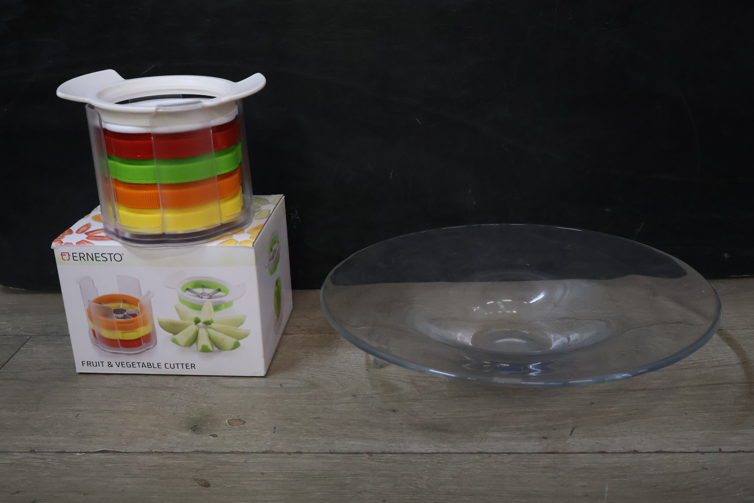 Ernesto Fruit & Vegetable Cutter met een glazen schaal – foto 3 – kavel bij GSD Auctions, Zoeterwoude