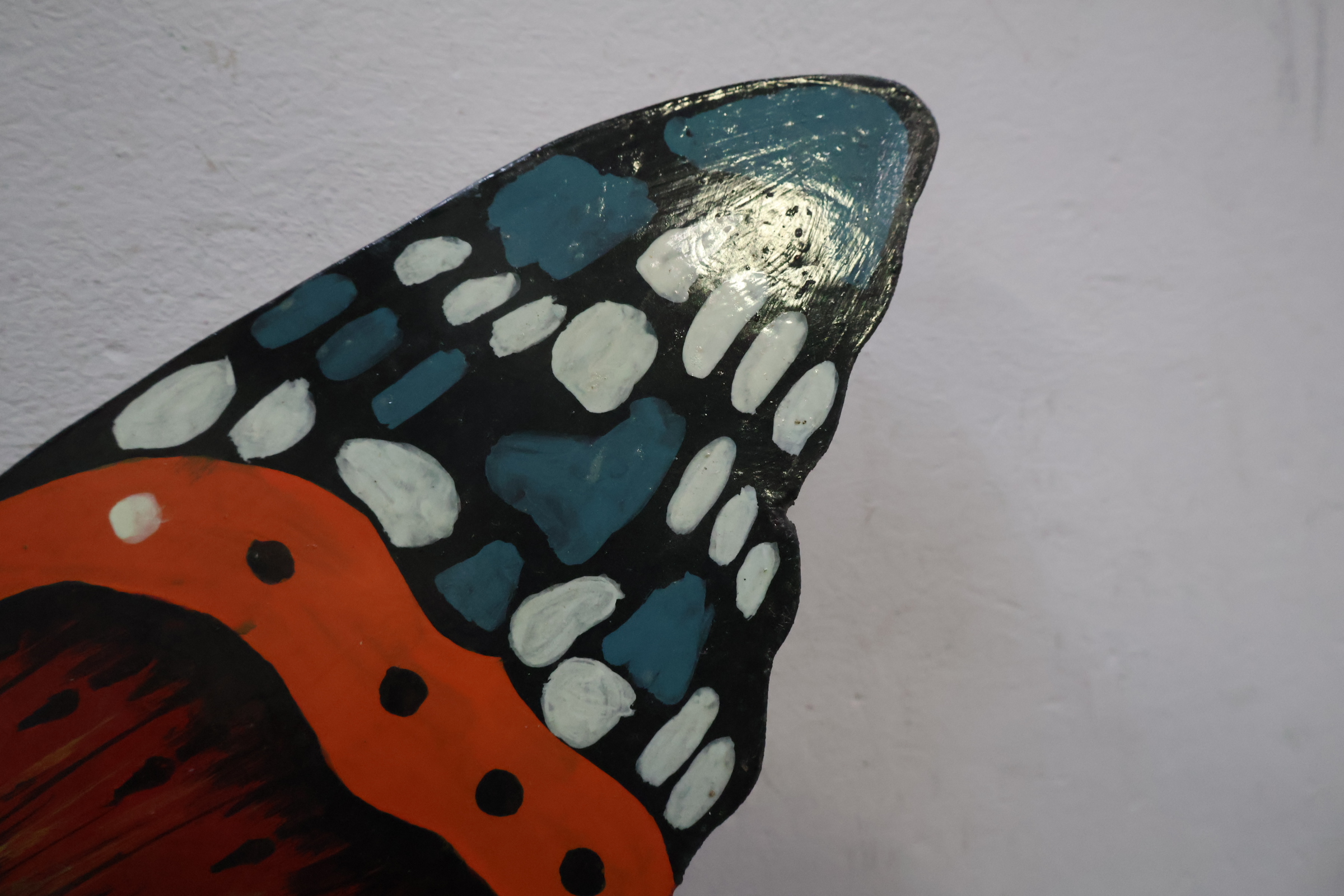 Handgemaakte houten vlinder – foto 7 – kavel bij GSD Auctions, Zoeterwoude