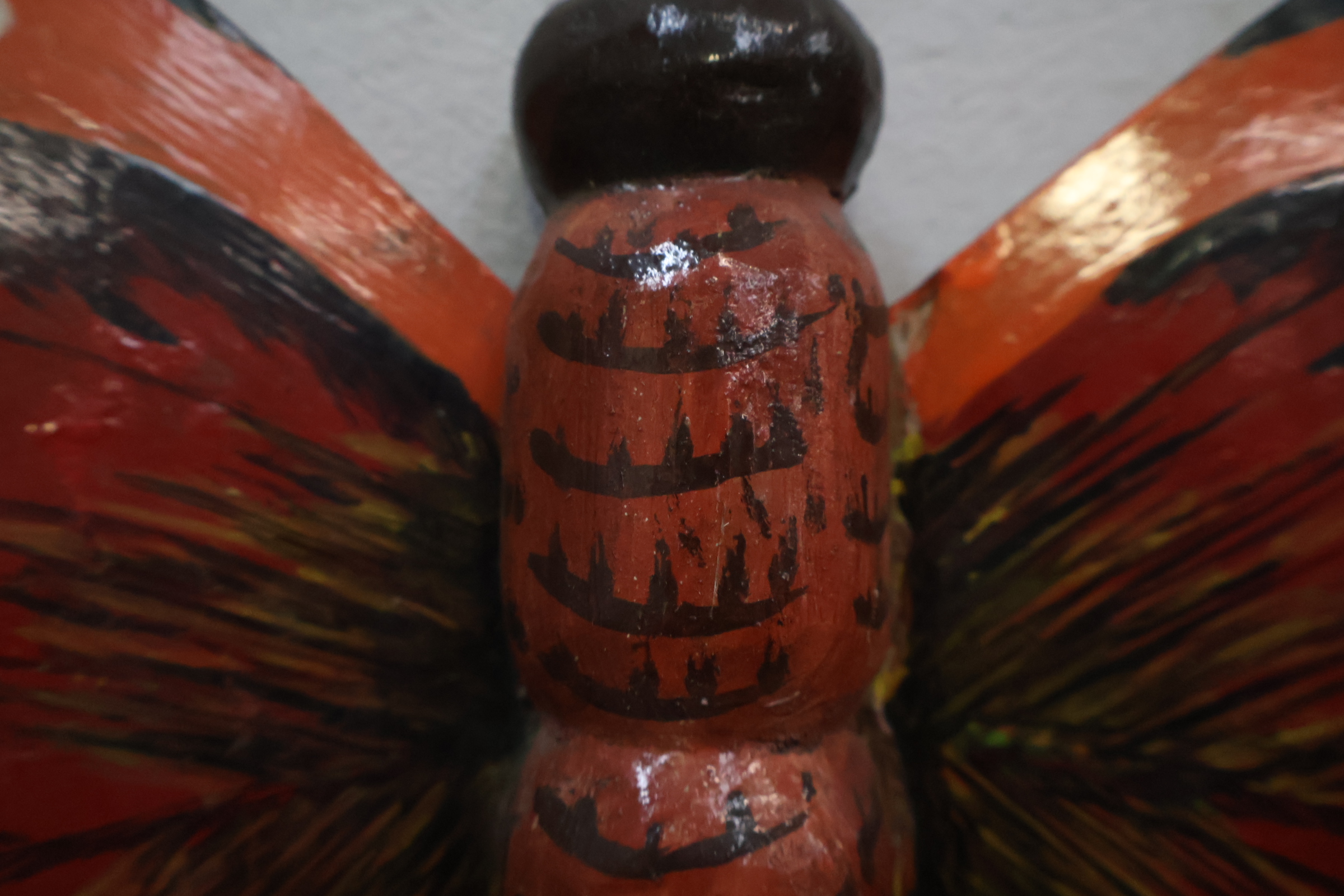 Handgemaakte houten vlinder – foto 9 – kavel bij GSD Auctions, Zoeterwoude