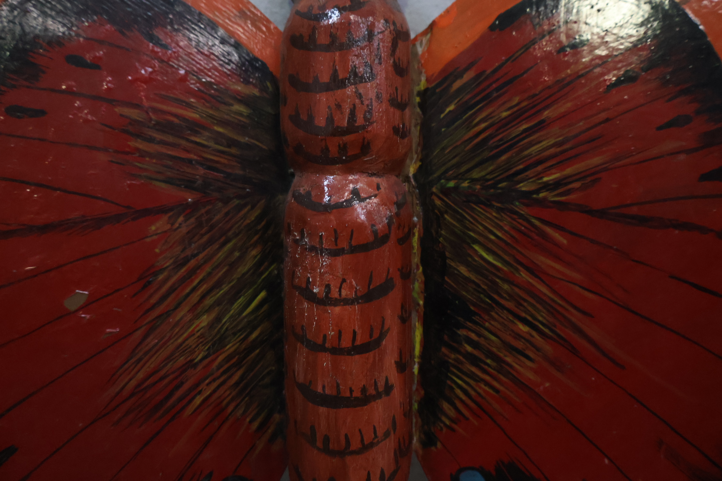 Handgemaakte houten vlinder – foto 10 – kavel bij GSD Auctions, Zoeterwoude