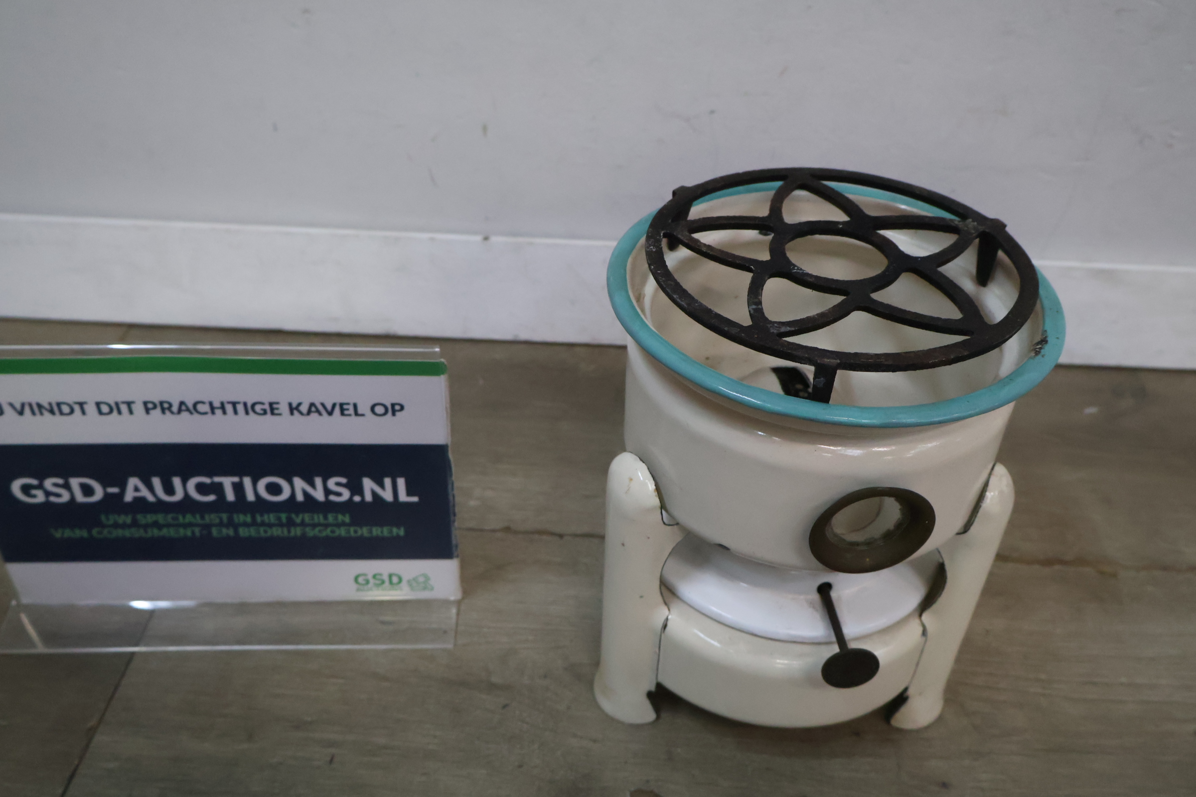 Vintage petroleumstel – foto 2 – kavel bij GSD Auctions, Zoeterwoude